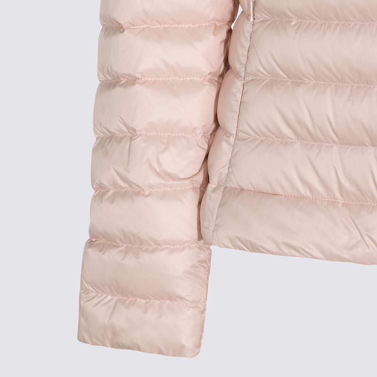[Moncler] Down jacket FW26 L20931A00092597YG529