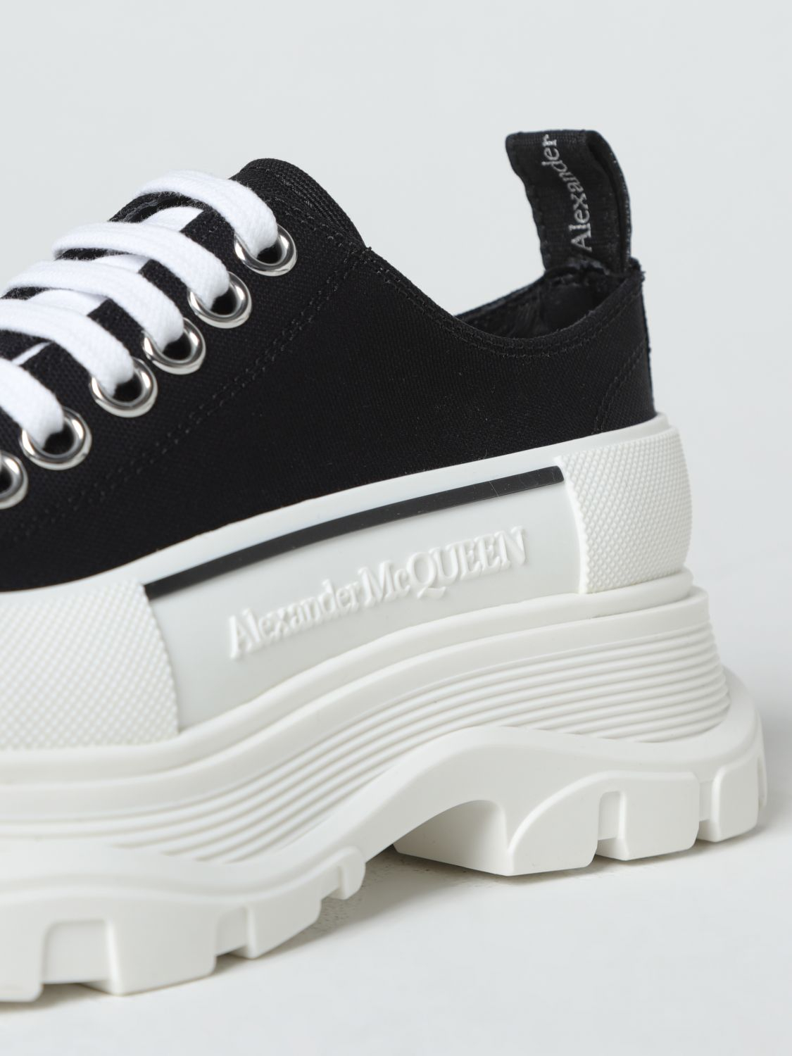 [McQueen] Sneakers SS26 697072W4MV2 1070