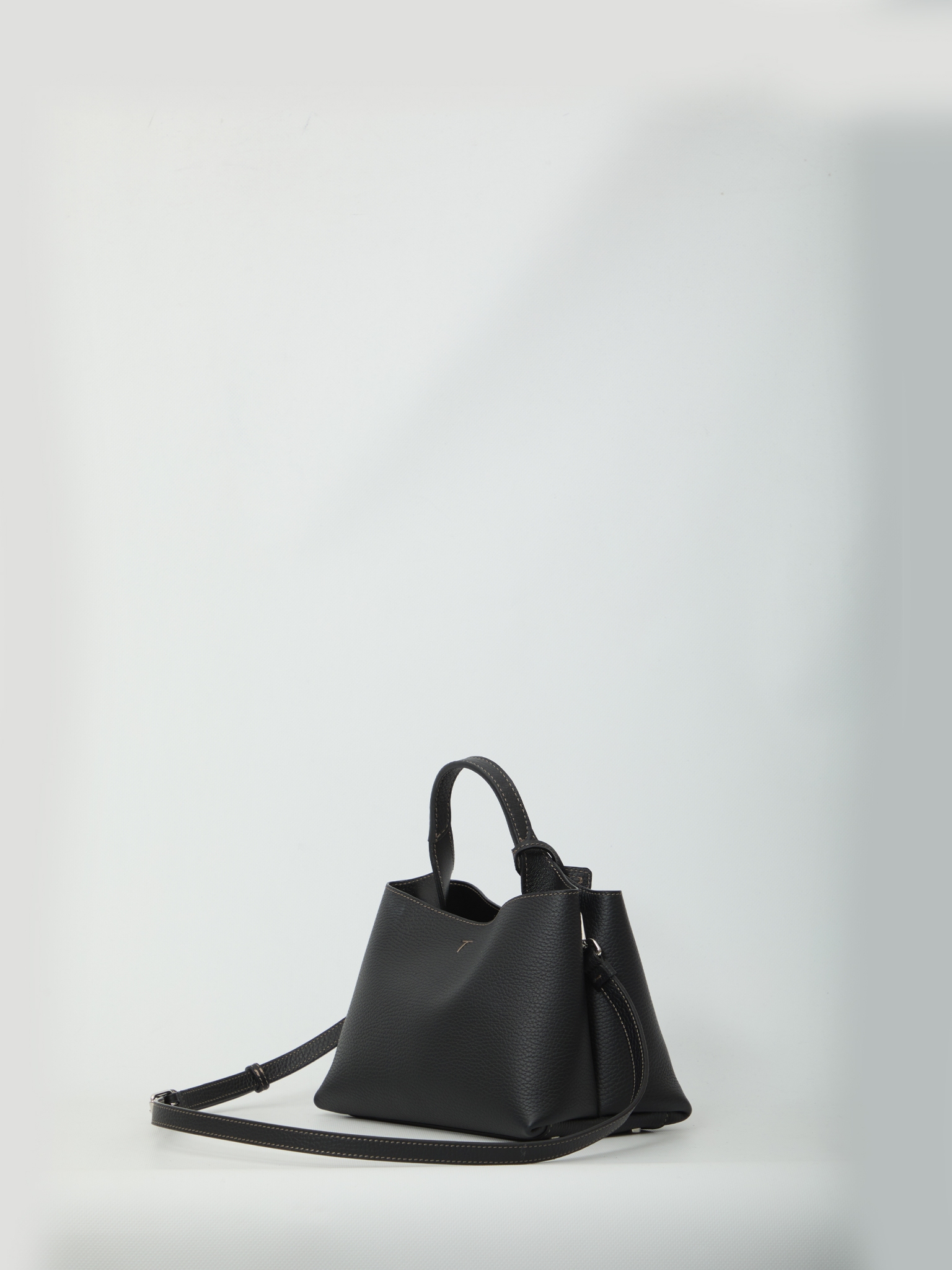 [Tod's] Tote bag FW26 XBWAPAEL000_QRI_B999