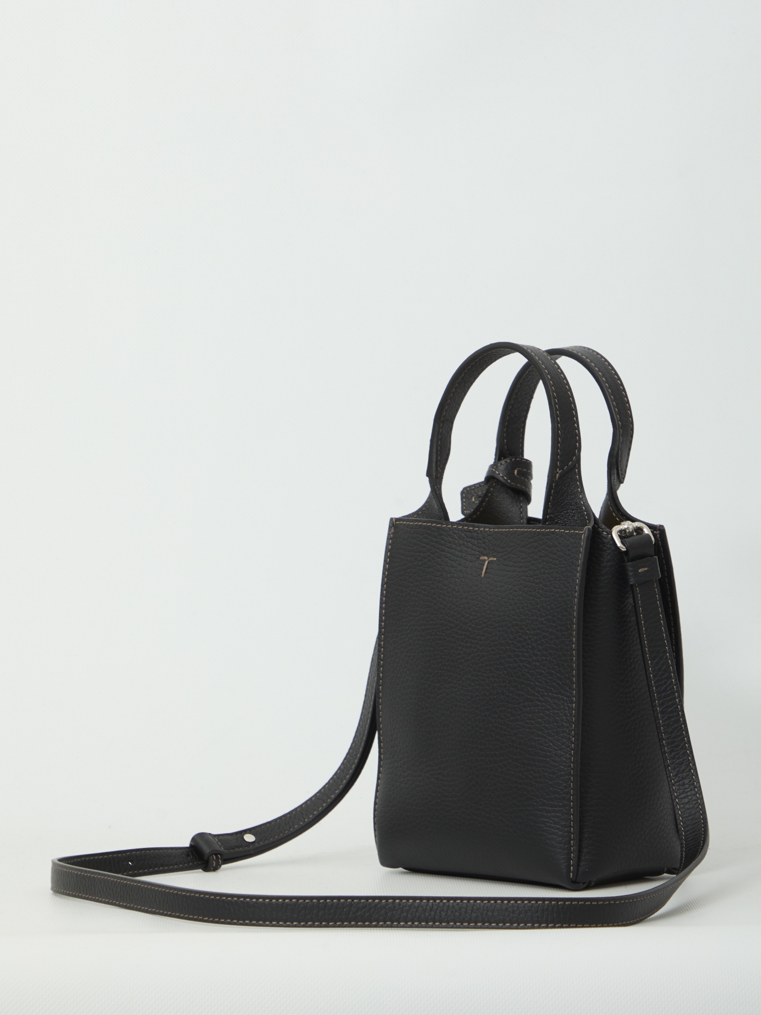 [Tod's] Tote bag FW26 XBWAPAR0000_QRI_B999