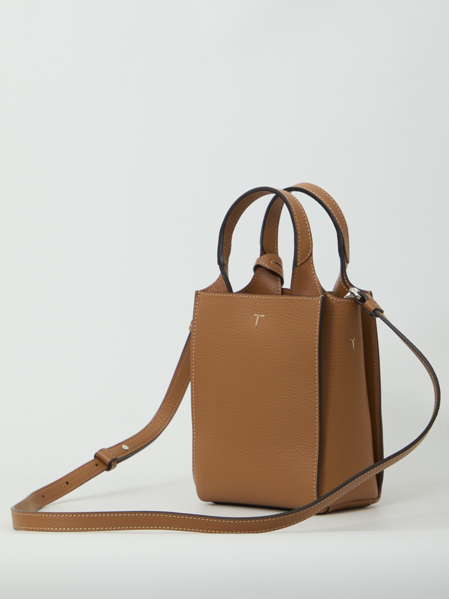 [Tod's] Tote bag FW26 XBWAPAR0000_QRI_S410