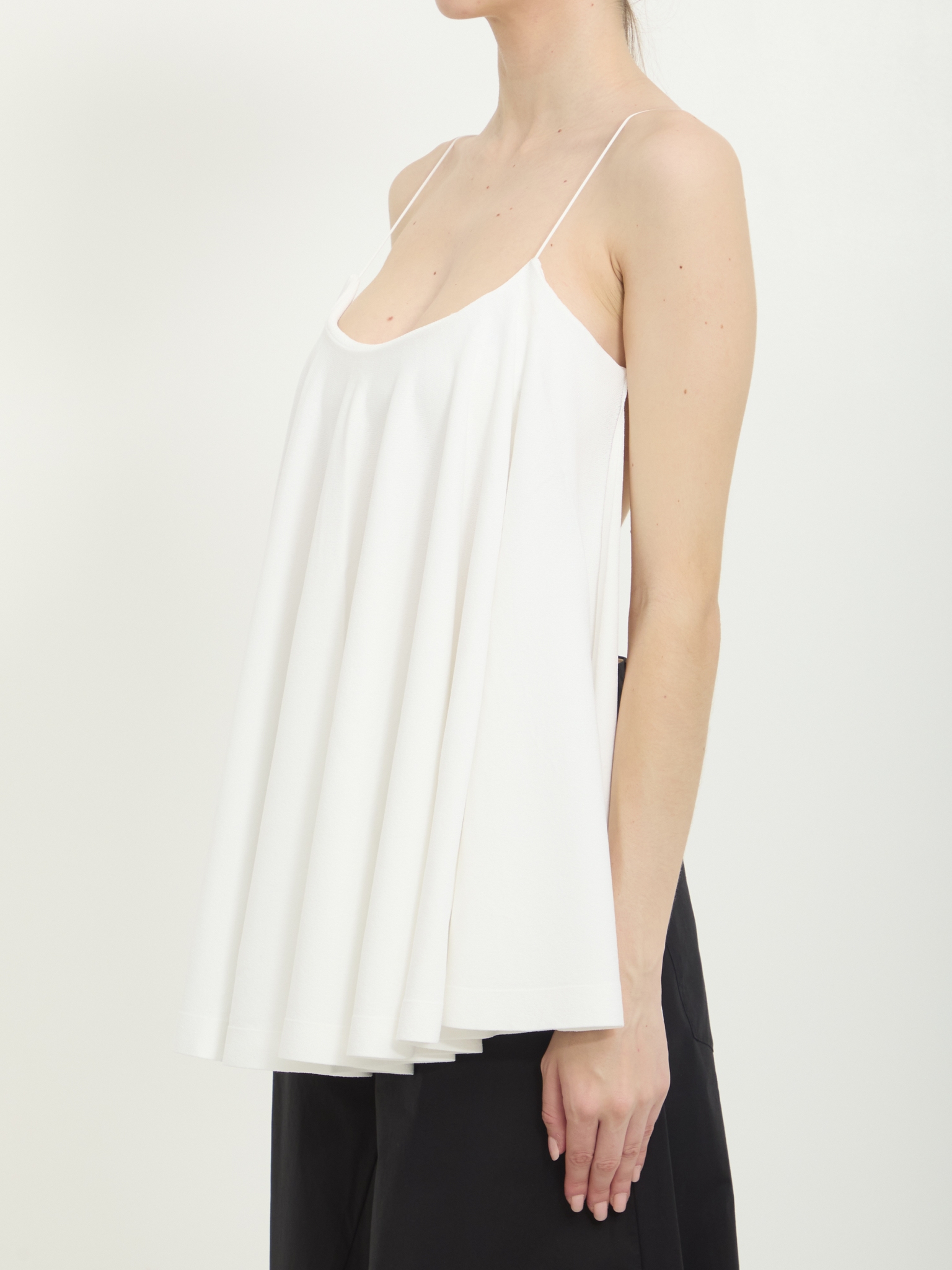 [JACQUEMUS] T-shirts Sleeveless SS26 ETOW00903A_K00303_100