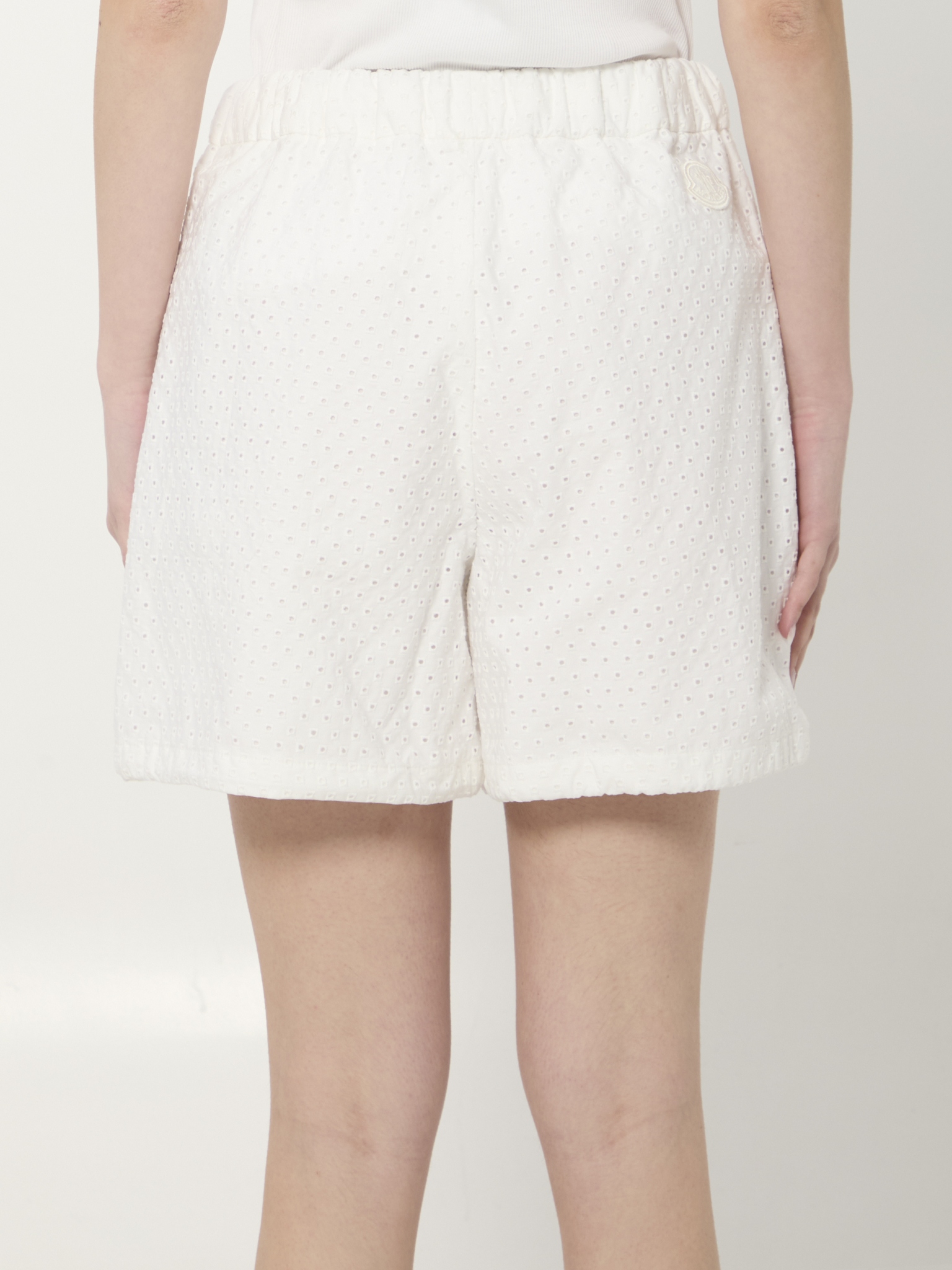 [Moncler] Shorts SS26 L10932B00010_597LQ_001