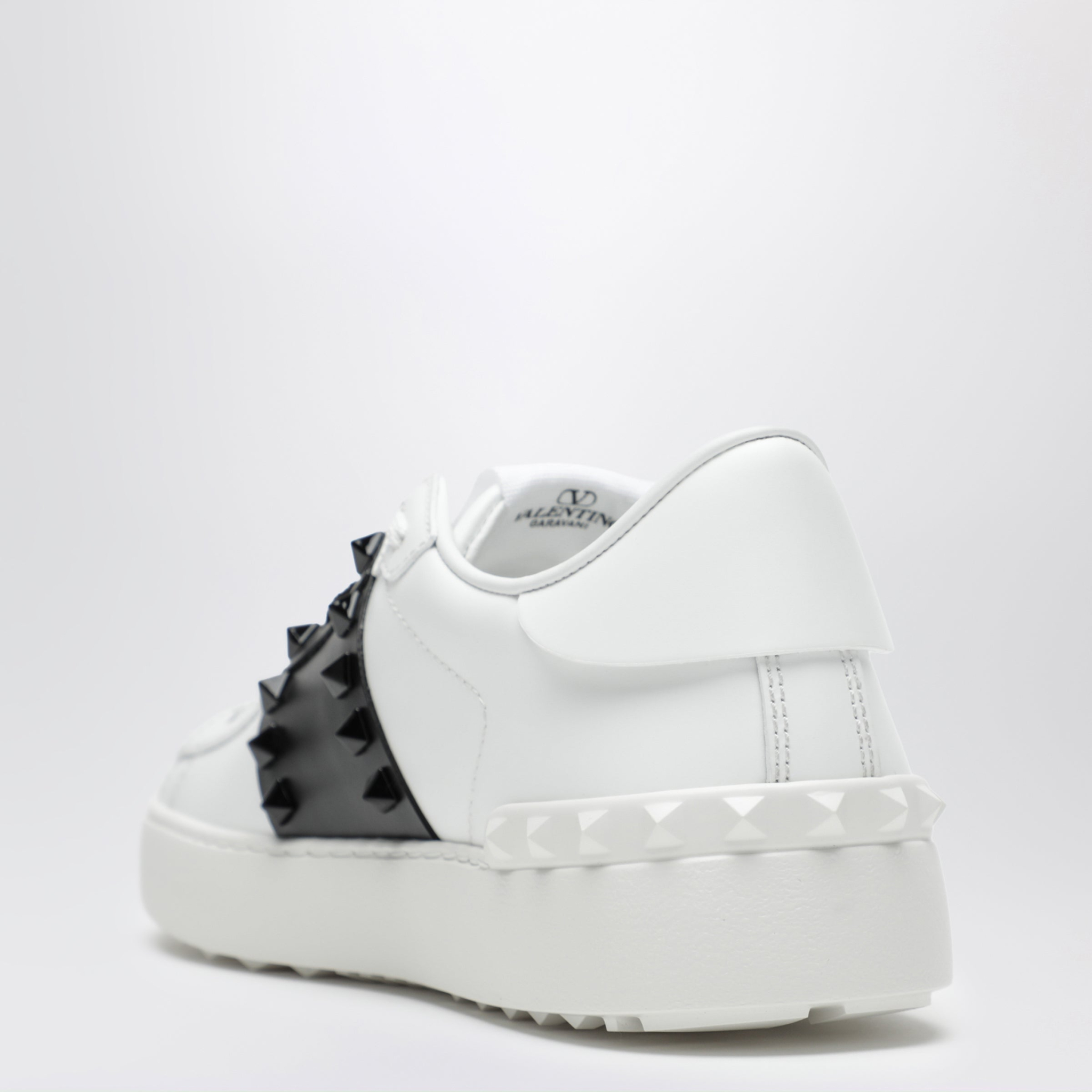 [Valentino Garavani] Sneakers FW26 9W2S0A01LTU