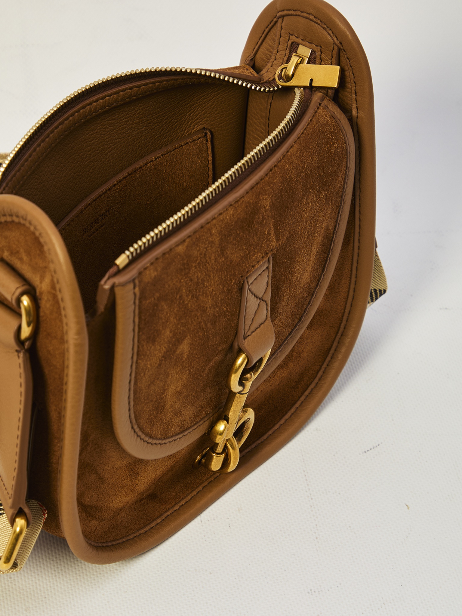 [Burberry] Cross body bag SS26 8120200__A3819