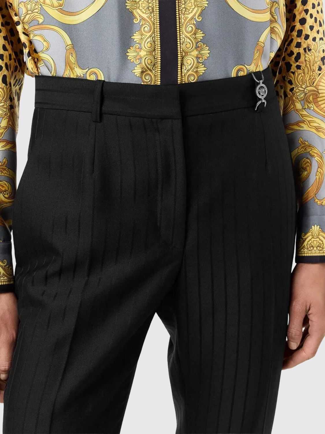 [Versace] Trousers FW25 10131581A16260 1B000