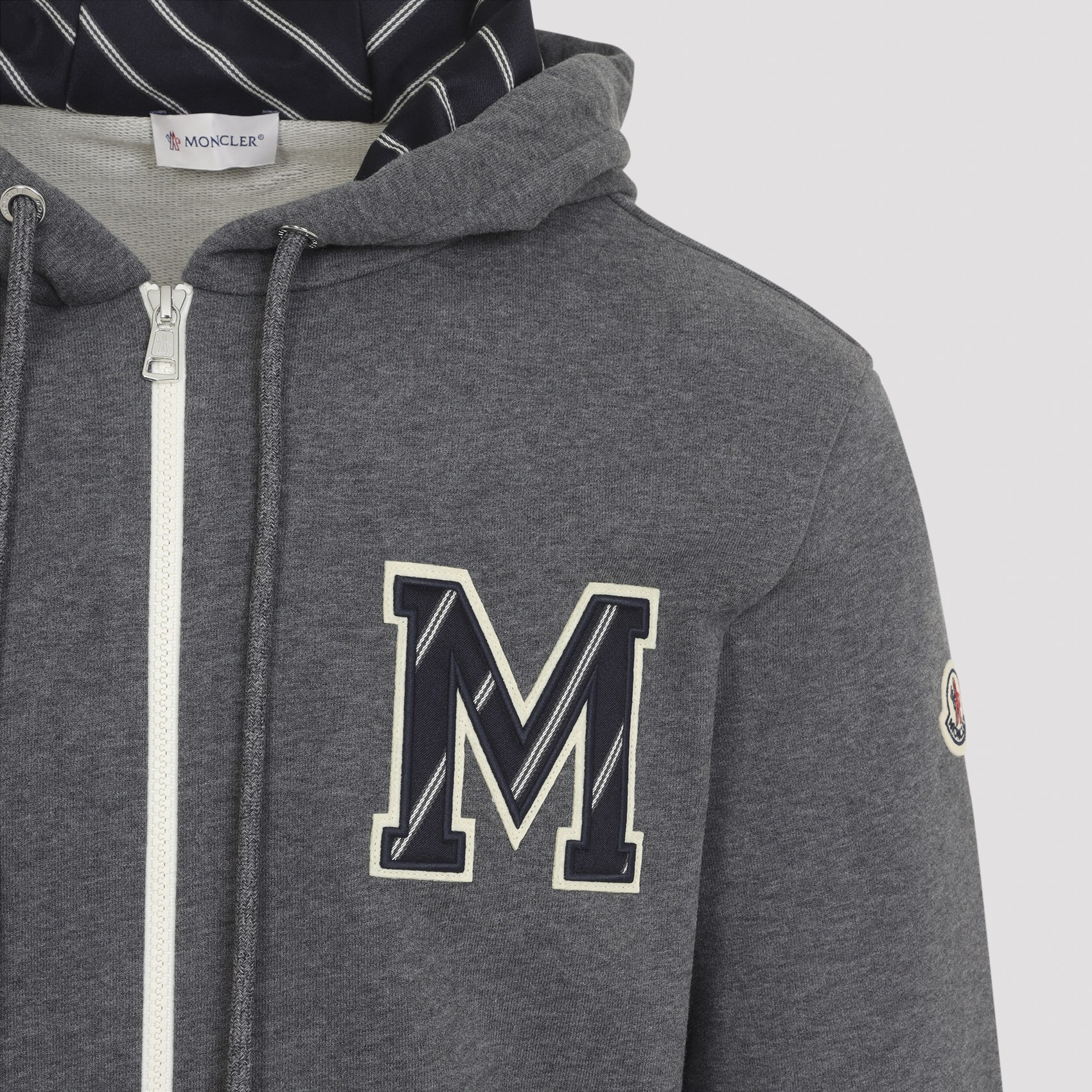 [Moncler] Hoodie FW26 L20918G00002.89AUJ