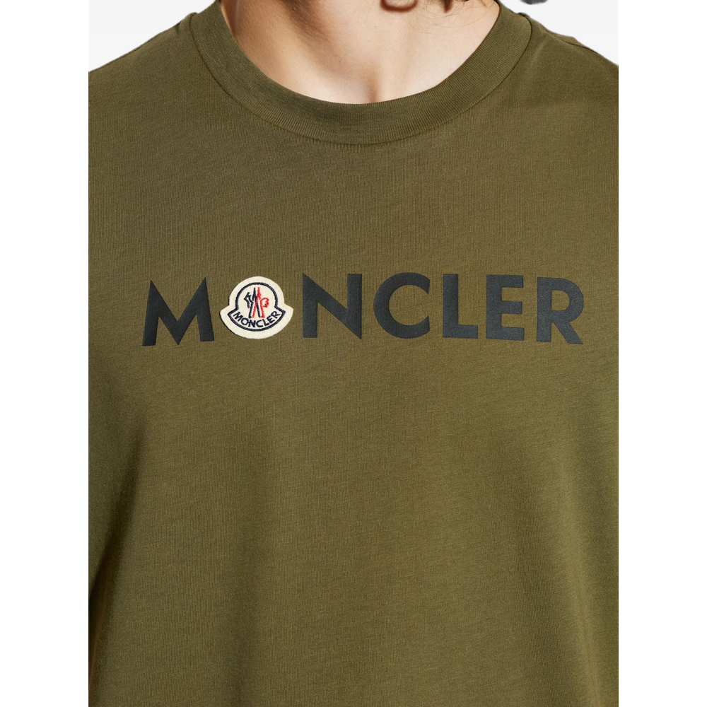 [Moncler] T-shirts Short Sleeve FW26 89B8Q 8C000-51 818