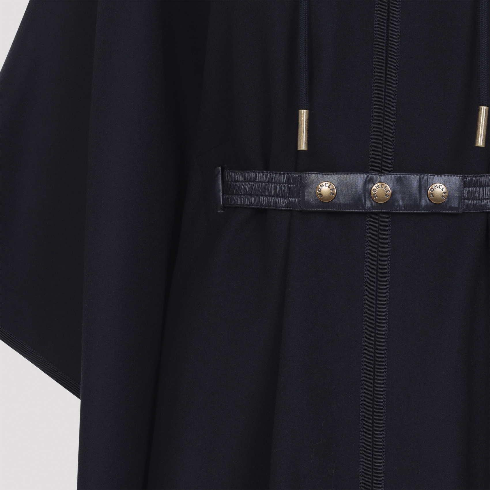 [Moncler] Cape FW26 L20933G00019.599DP