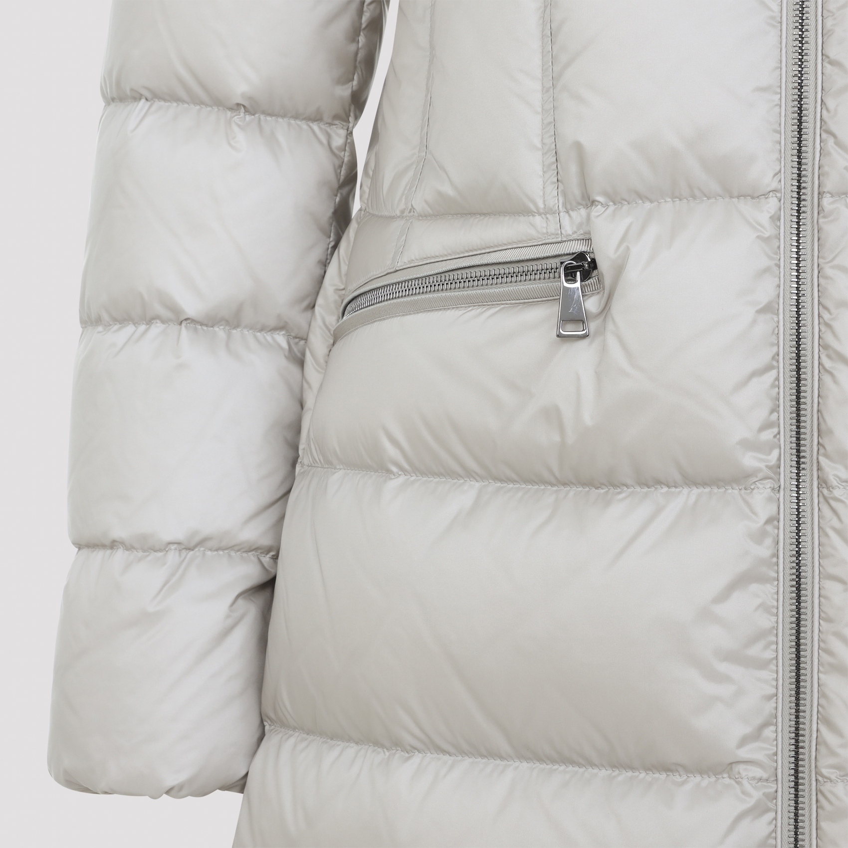 [Moncler] Down jacket FW26 L20931C00015.595FE