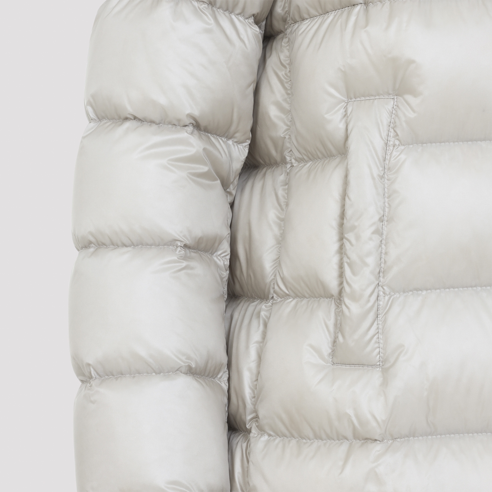 [Moncler] Down jacket FW26 L20931C00011.597YG