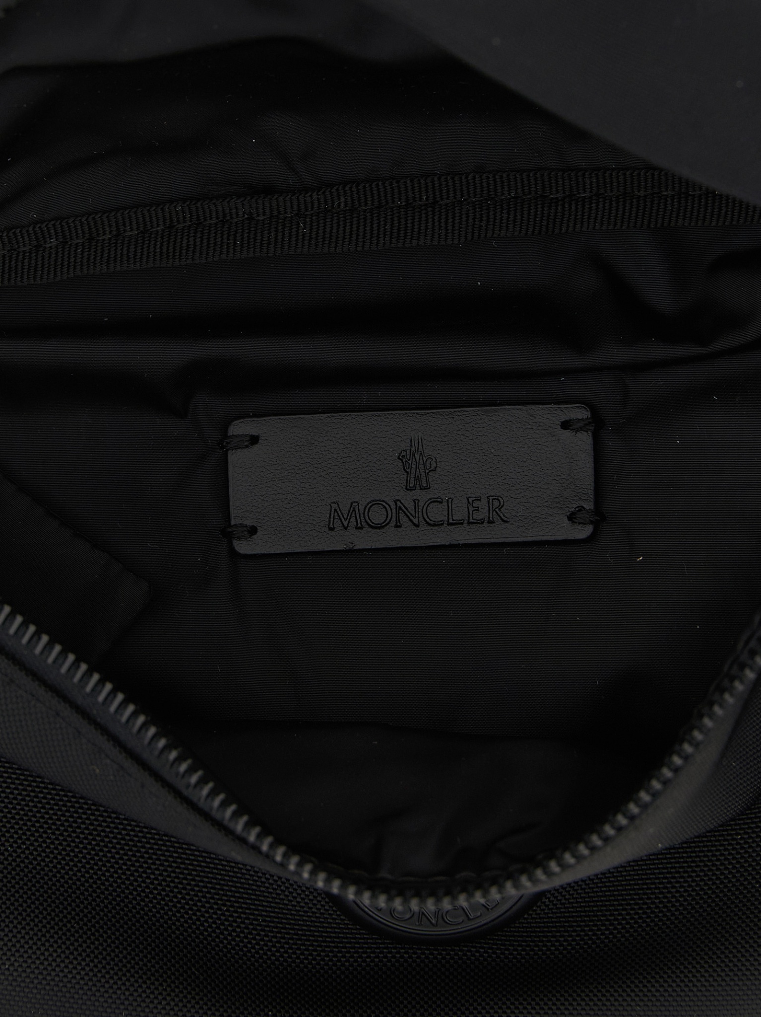 [Moncler] Cross body bag FW26 L209A5M00001M7755999