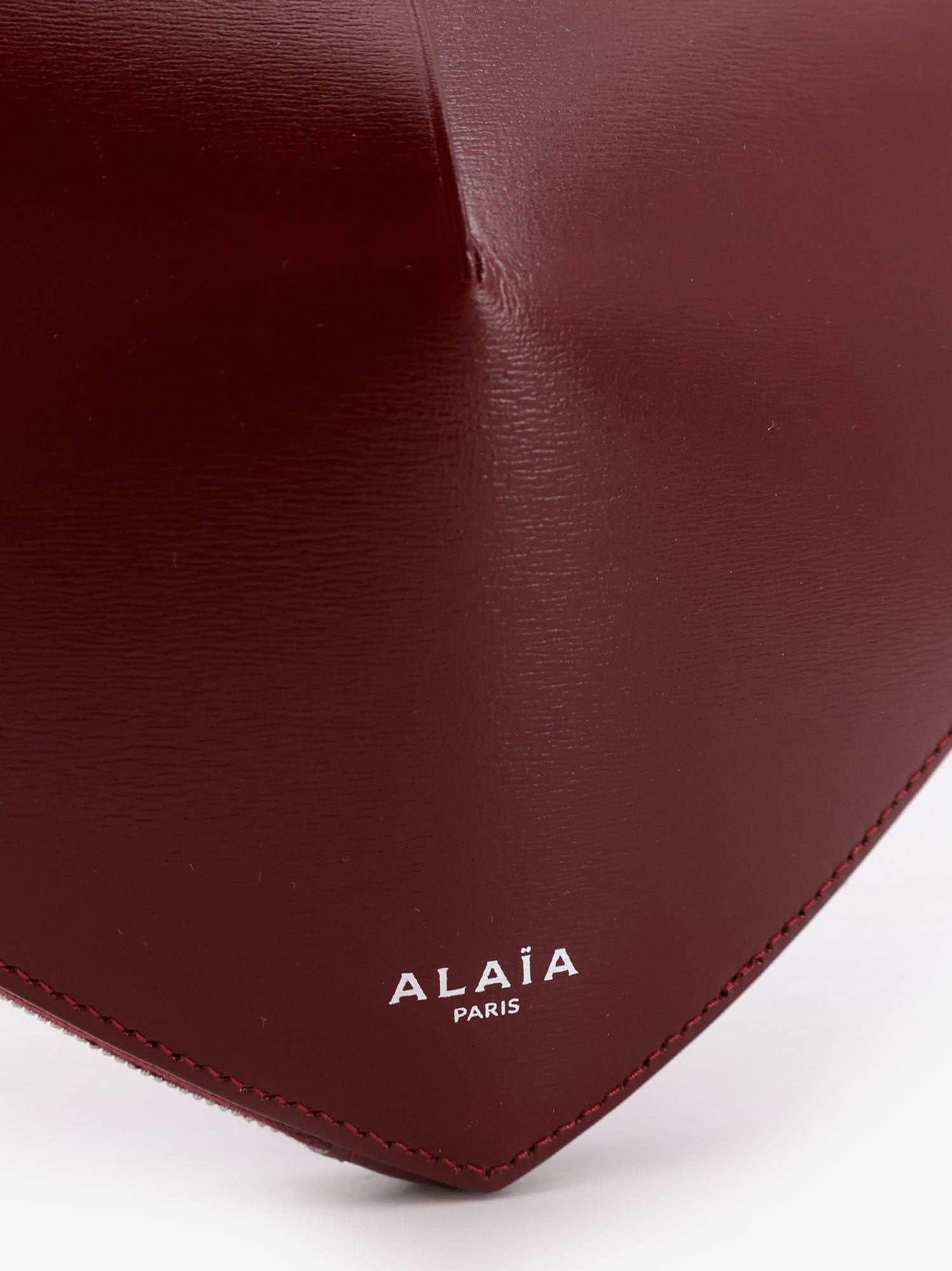 [Alaia] Cross body bag FW26 AA1P003C0Y75325