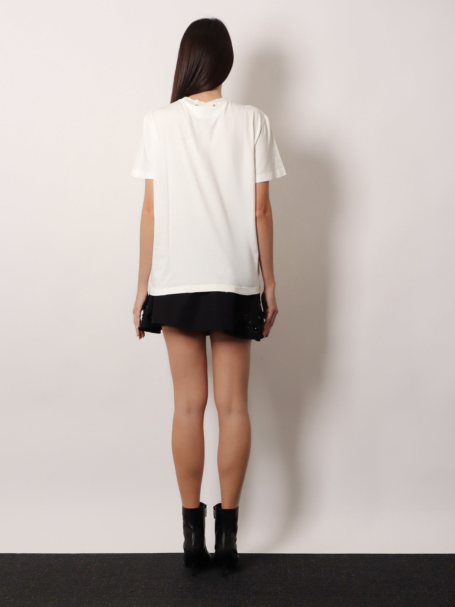 [GOLDEN GOOSE DELUXE BRAND] T-shirts Short Sleeve FW26 GWP01220P00067310363