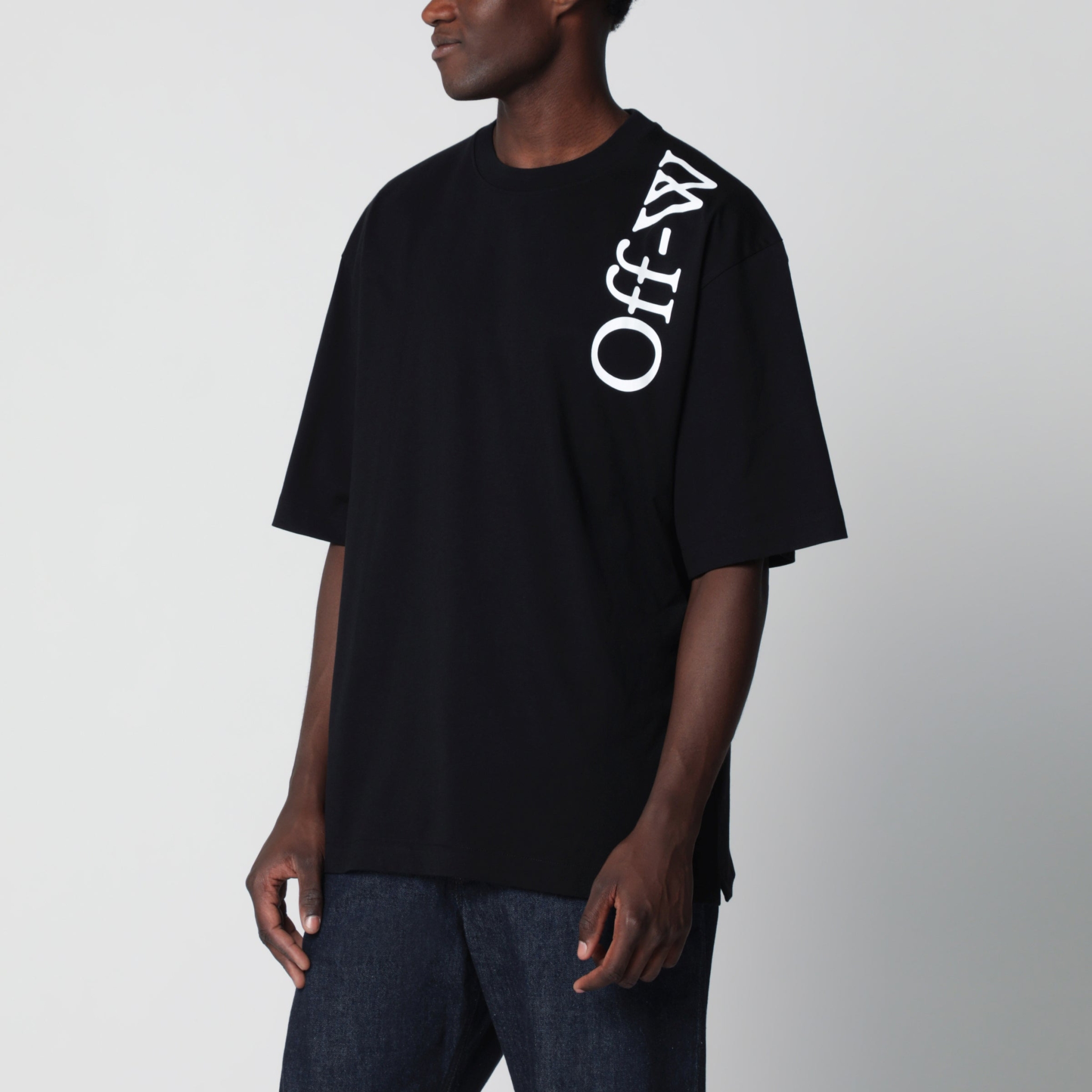 [Off-White] T-shirts FW26 OMAA120F26JER010