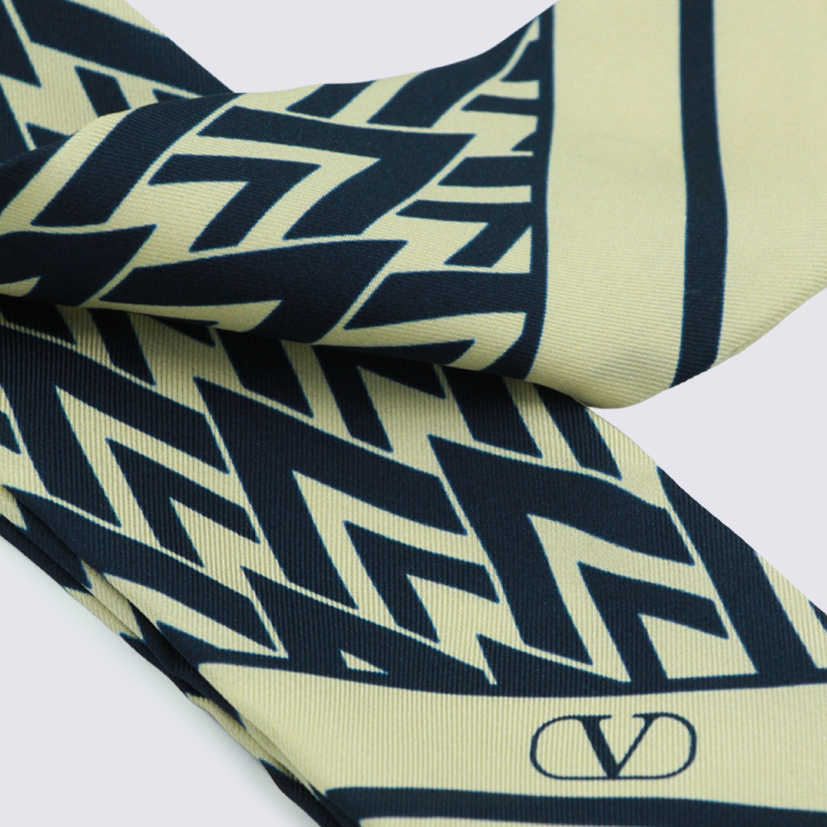 [Valentino Garavani] Scarf FW26 9W2E6017SHT3GJ