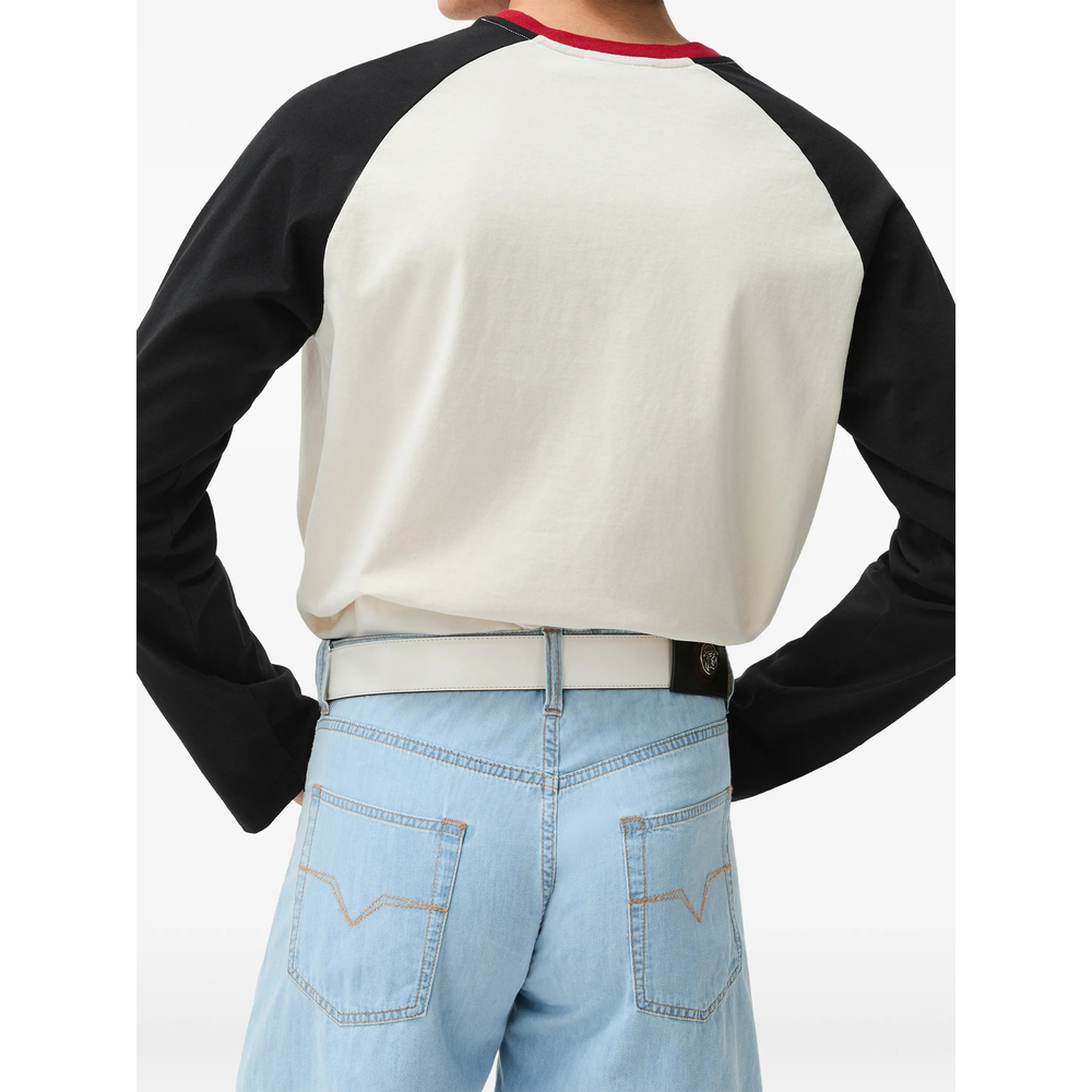 [Versace] T-shirts Long Sleeve FW26 1A18502 1025596 2W0K0