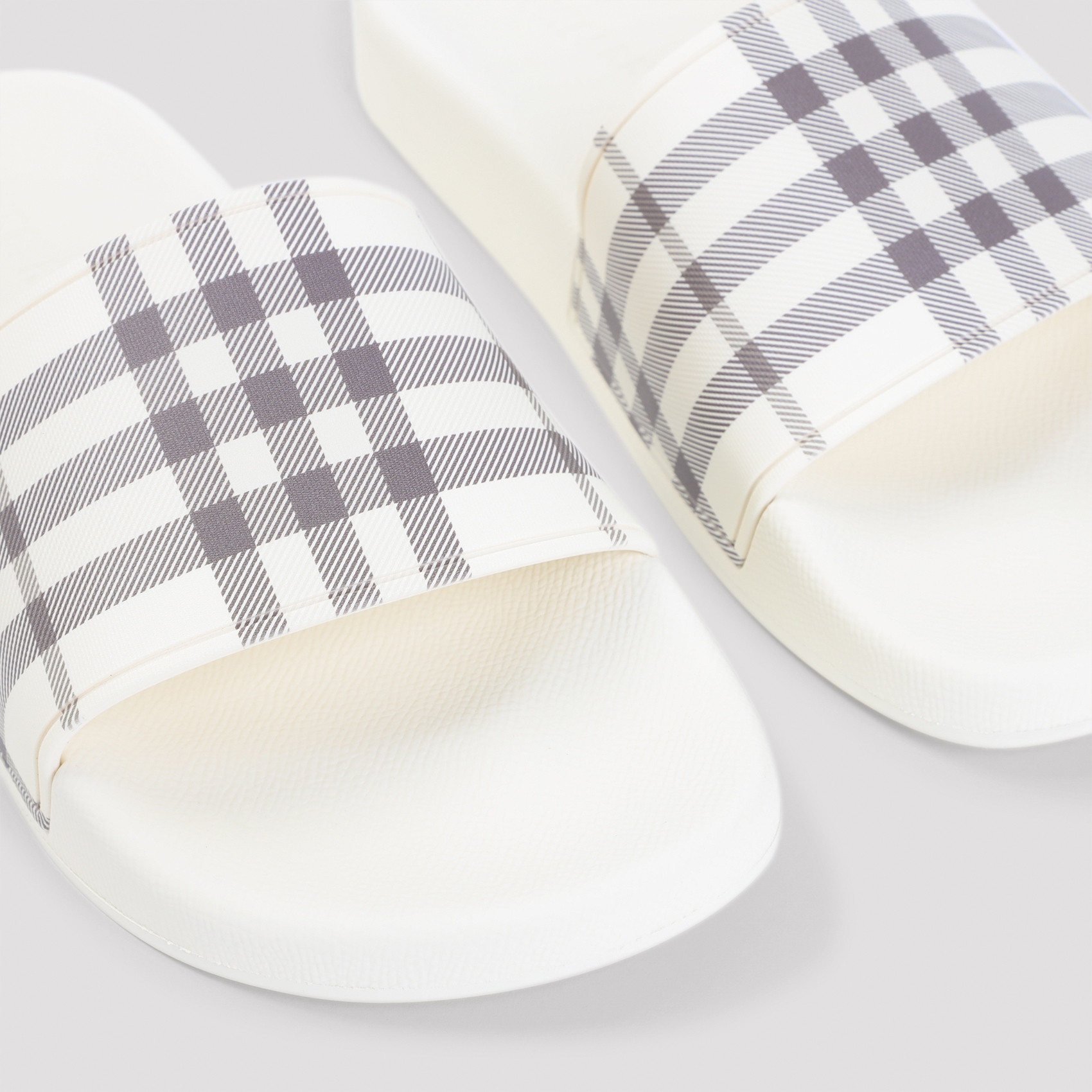 [Burberry] Sandals FW26 8119283