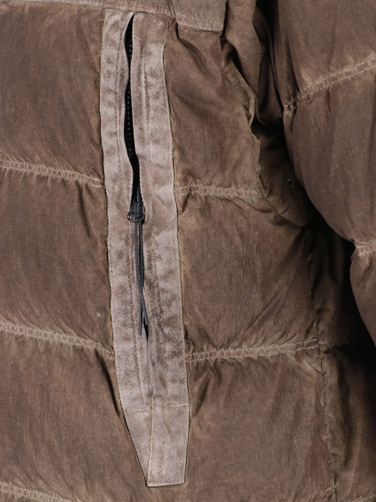 [C . P . COMPANY] Down Jacket FW26 21CMOW115A 006369SR30