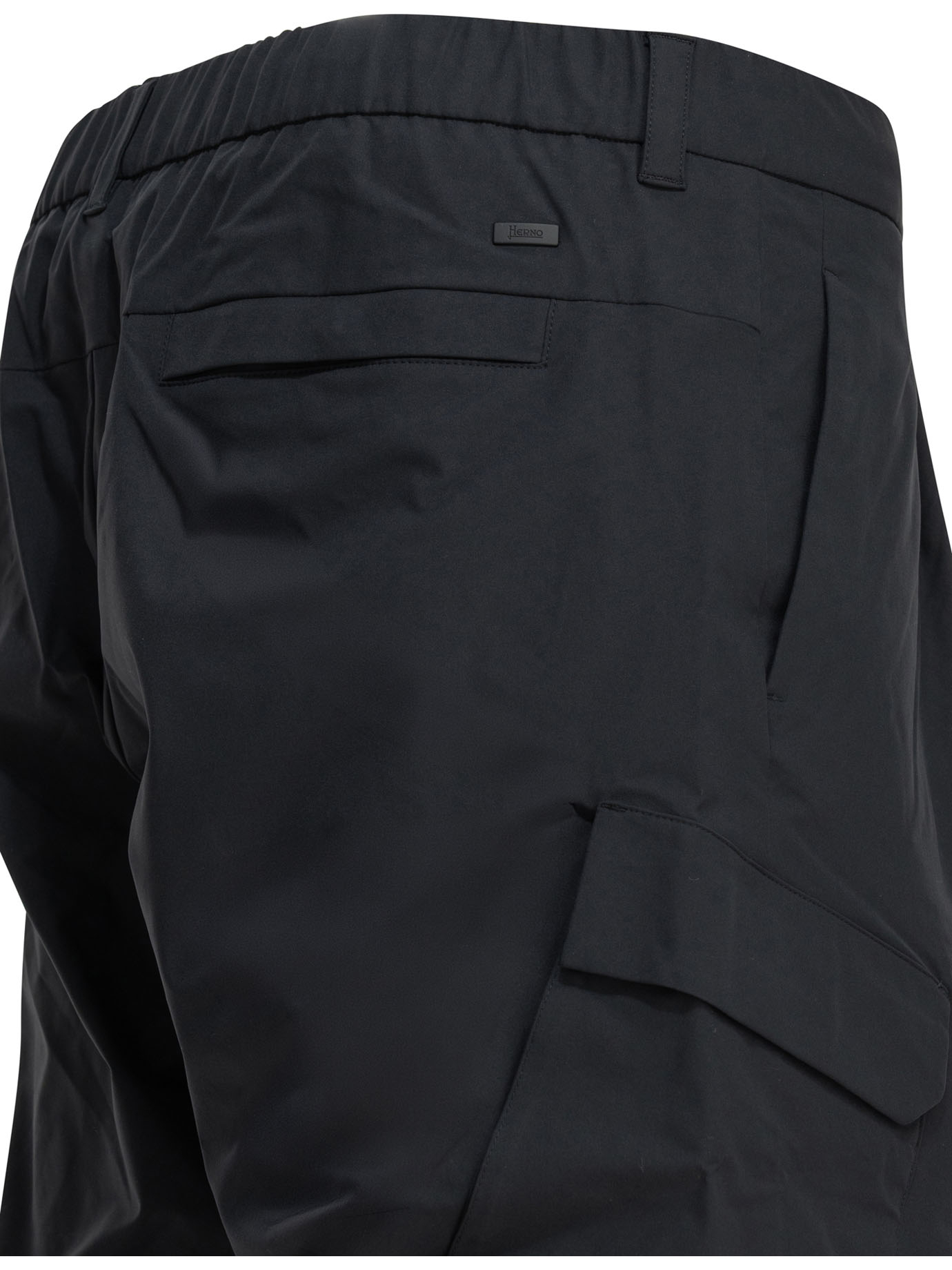 [Herno] Shorts SS26 PT000182U12503Z9200