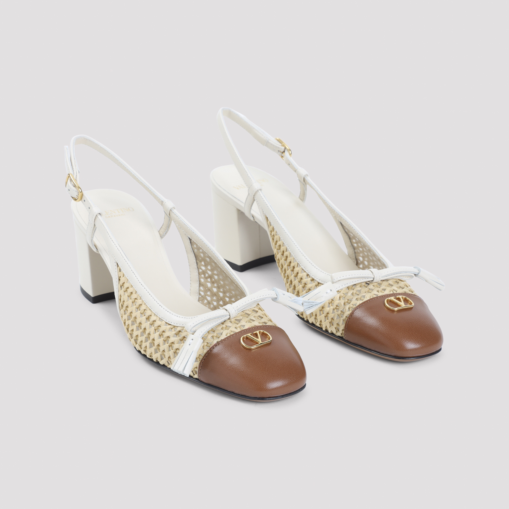 [Valentino Garavani] Pumps FW26 8W0S0MH9GXR