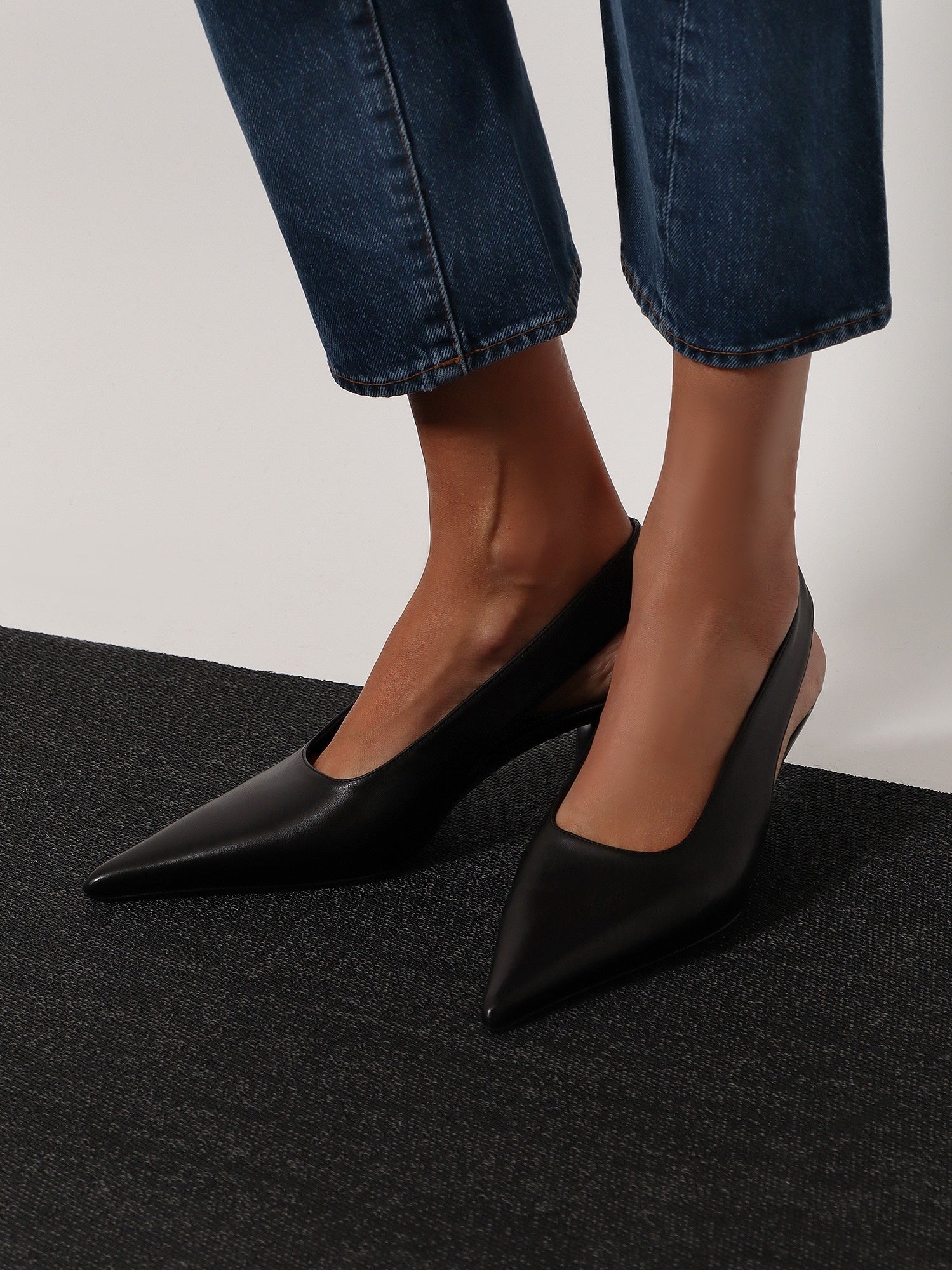[TOTEME] Slingback SS26 252WAS0205LE0076034
