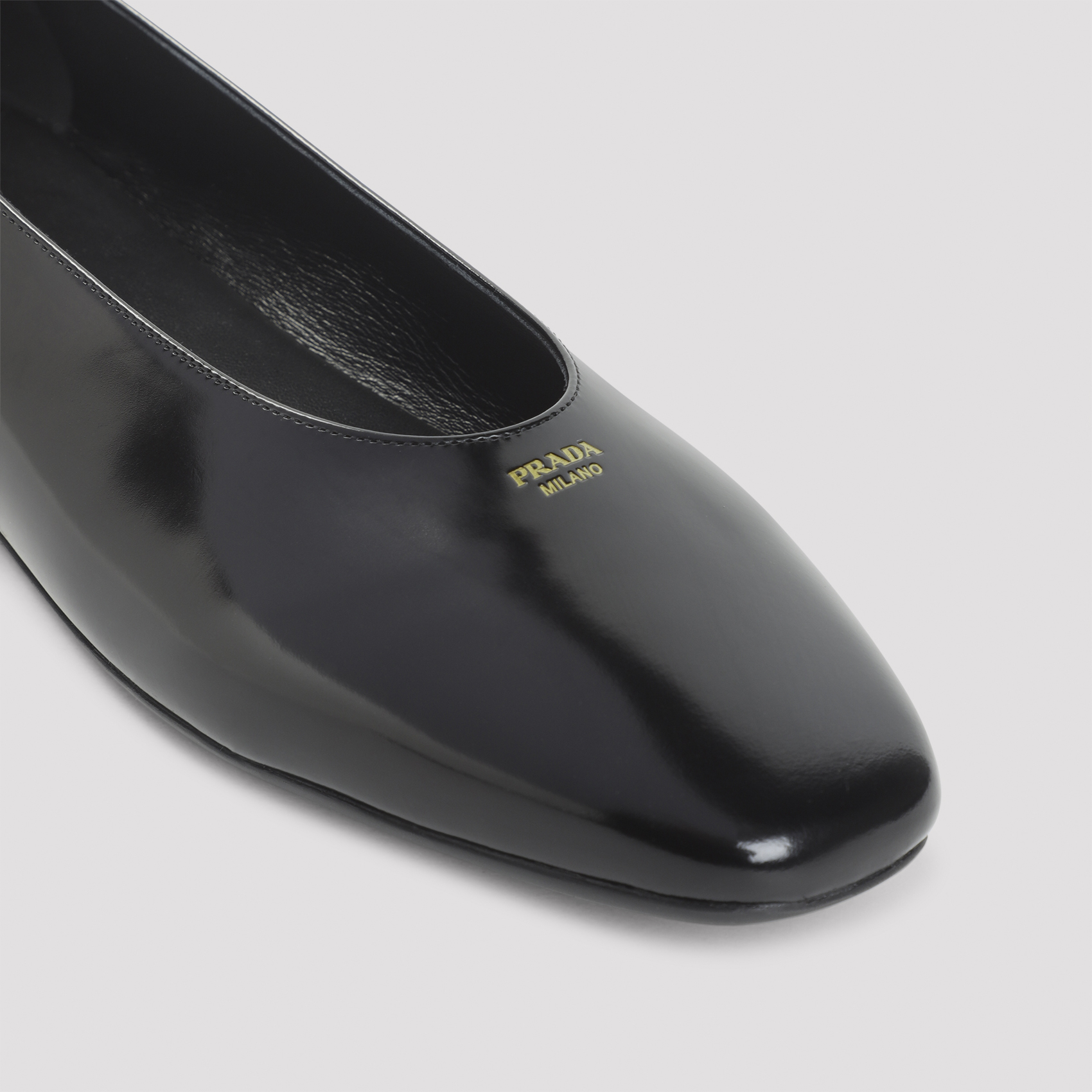 [Prada] Flat shoes FW26 1F522OF005.055
