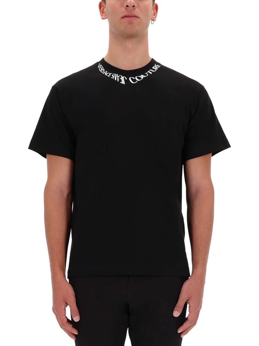 [VERSACE JEANS COUTURE] T-shirts Short Sleeve FW26 79GAHP03_CJ01P899