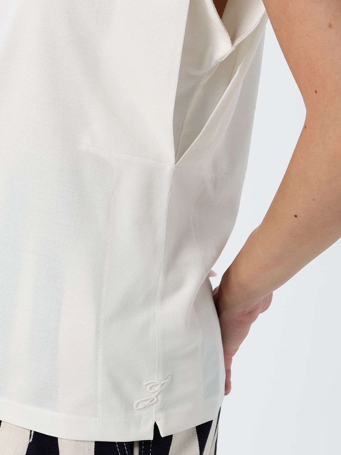 [JACQUEMUS] T-shirts Sleeveless SS26 26ETSW00591AJ00254 100