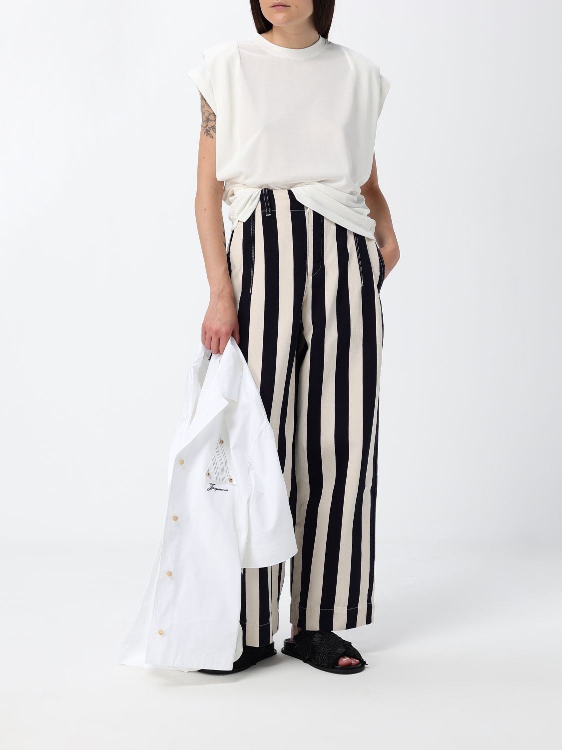 [JACQUEMUS] T-shirts Sleeveless SS26 26ETSW00591AJ00254 100