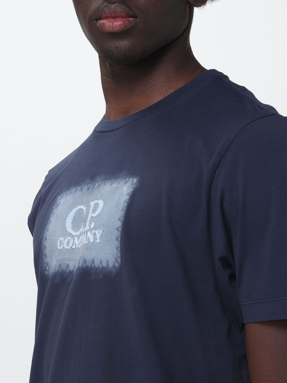 [C.P. Company] T-shirts Short Sleeve SS26 20CMTS294A005431G 889