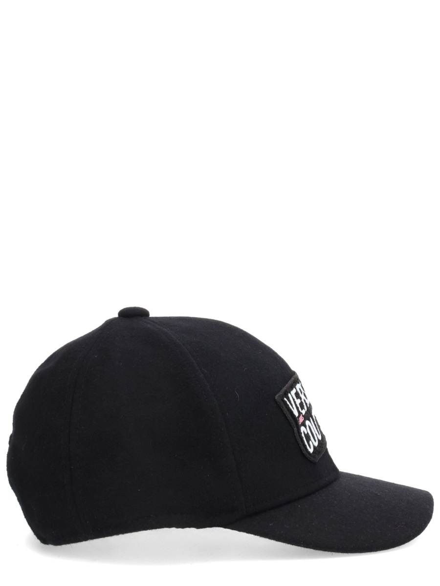 [VERSACE JEANS COUTURE] Cap FW25 79YAZK36_ZG393899