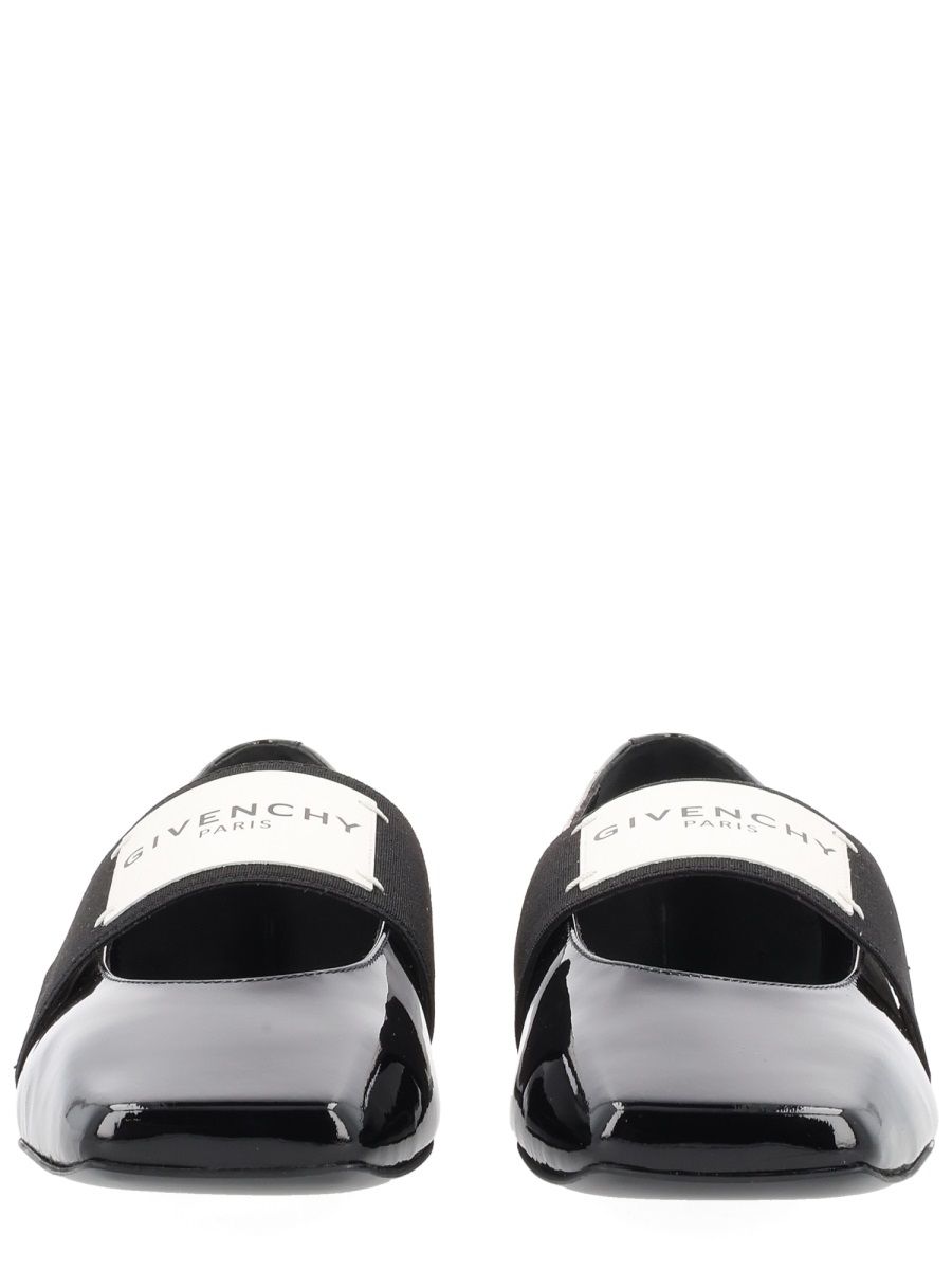 [Givenchy] Flat shoes FW25 BE5010E2FF_001