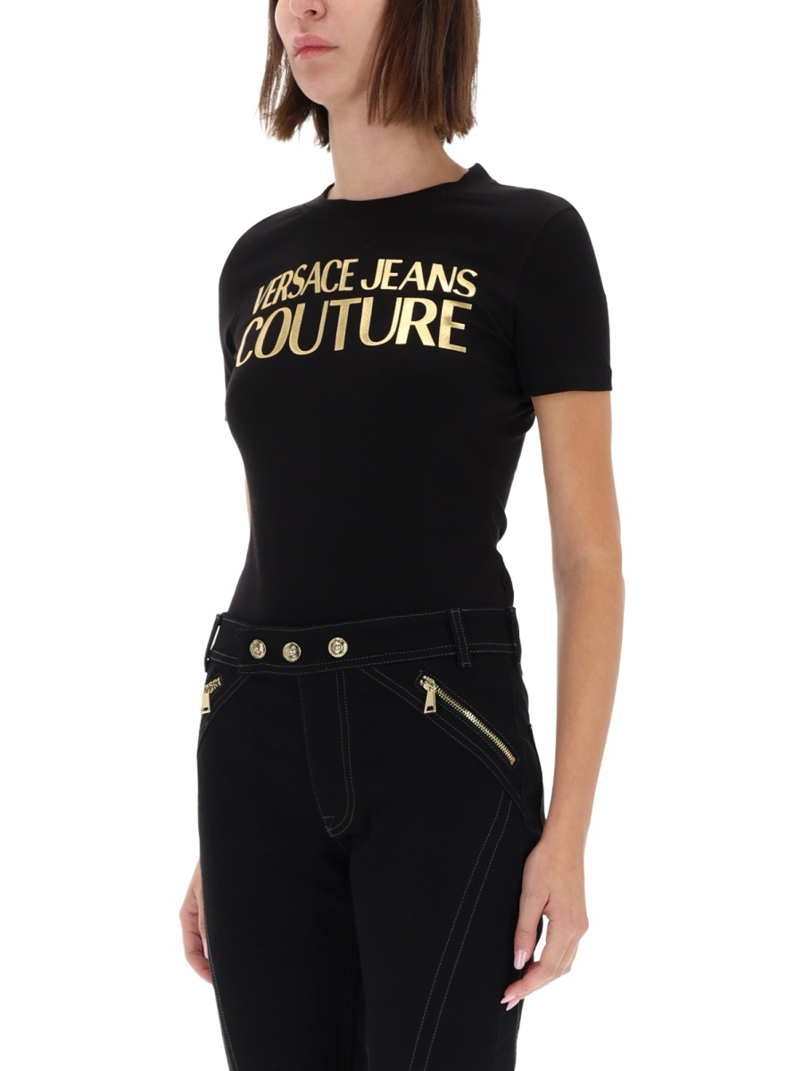 [VERSACE JEANS COUTURE] T-shirts Short Sleeve FW25 79HAHT02_CJ03TG89