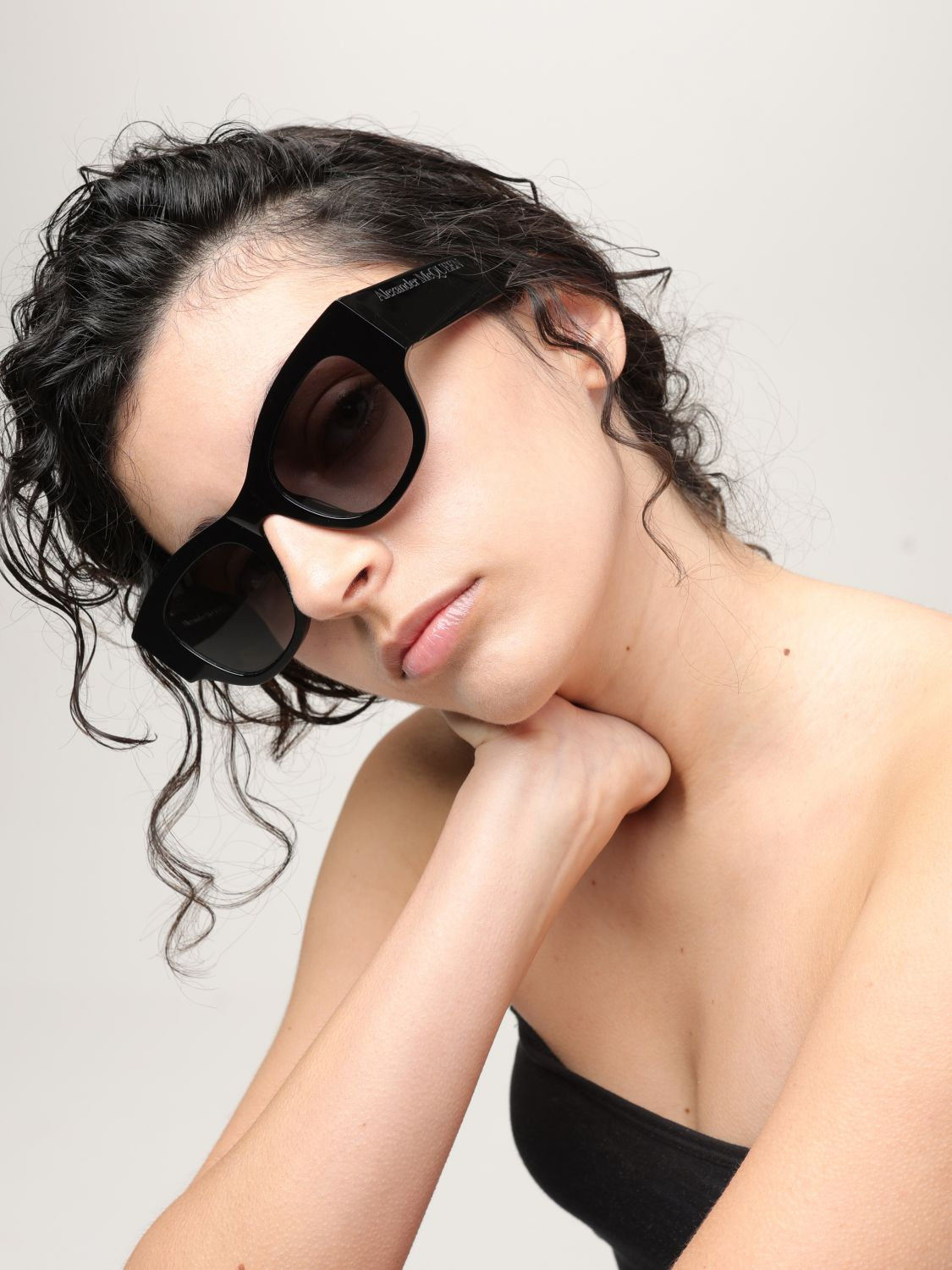 [McQueen] Sunglasses SS26 AM0420S 001