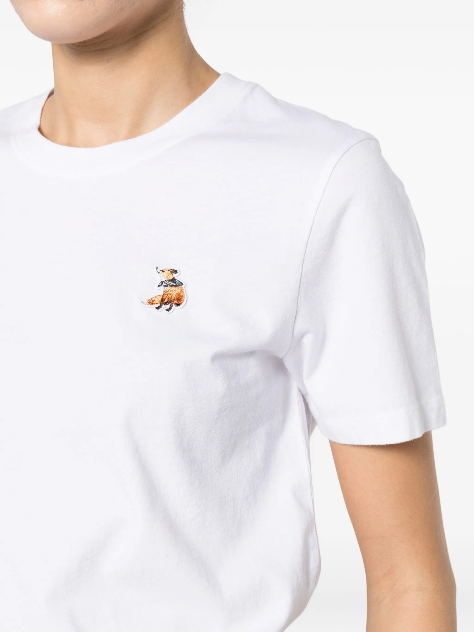 [MAISON KITSUNE] T-shirts Short Sleeve SS26 QW00109KJ7026