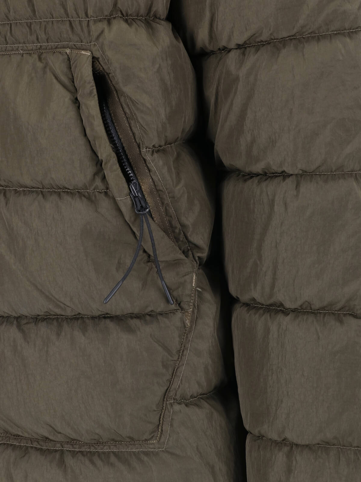 [C . P . COMPANY] Down Jacket FW26 21CMOW011A 005904G683