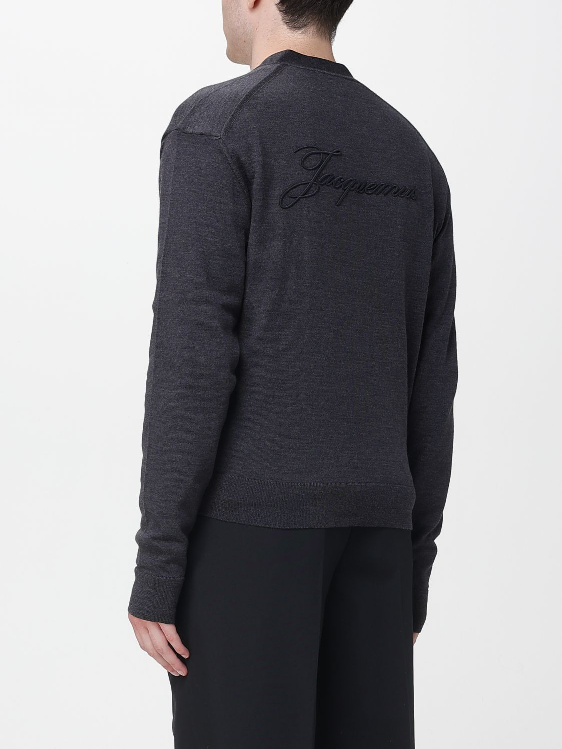 [JACQUEMUS] Cardigan FW25 CDM00577AK00299 970