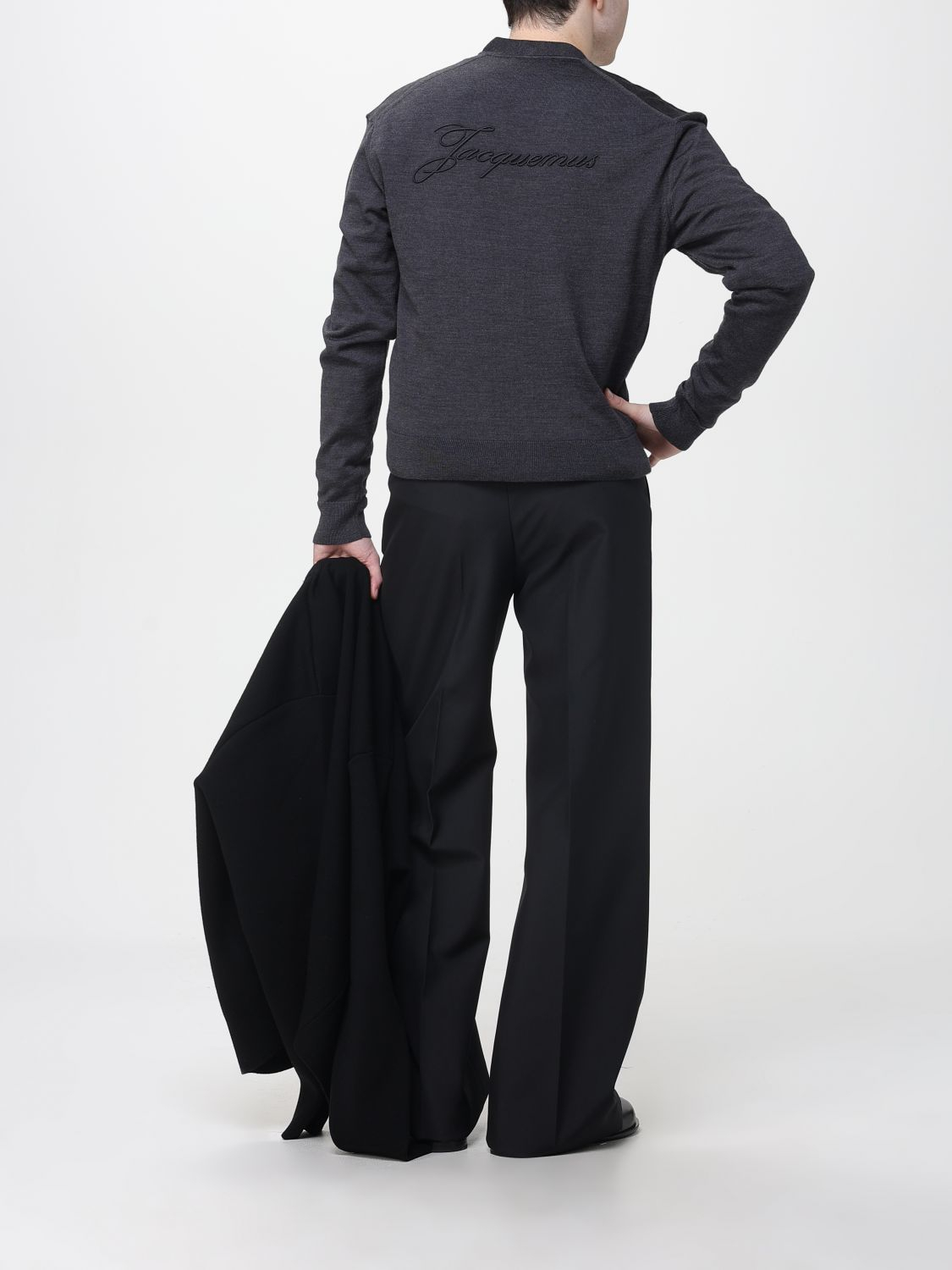 [JACQUEMUS] Cardigan FW25 CDM00577AK00299 970