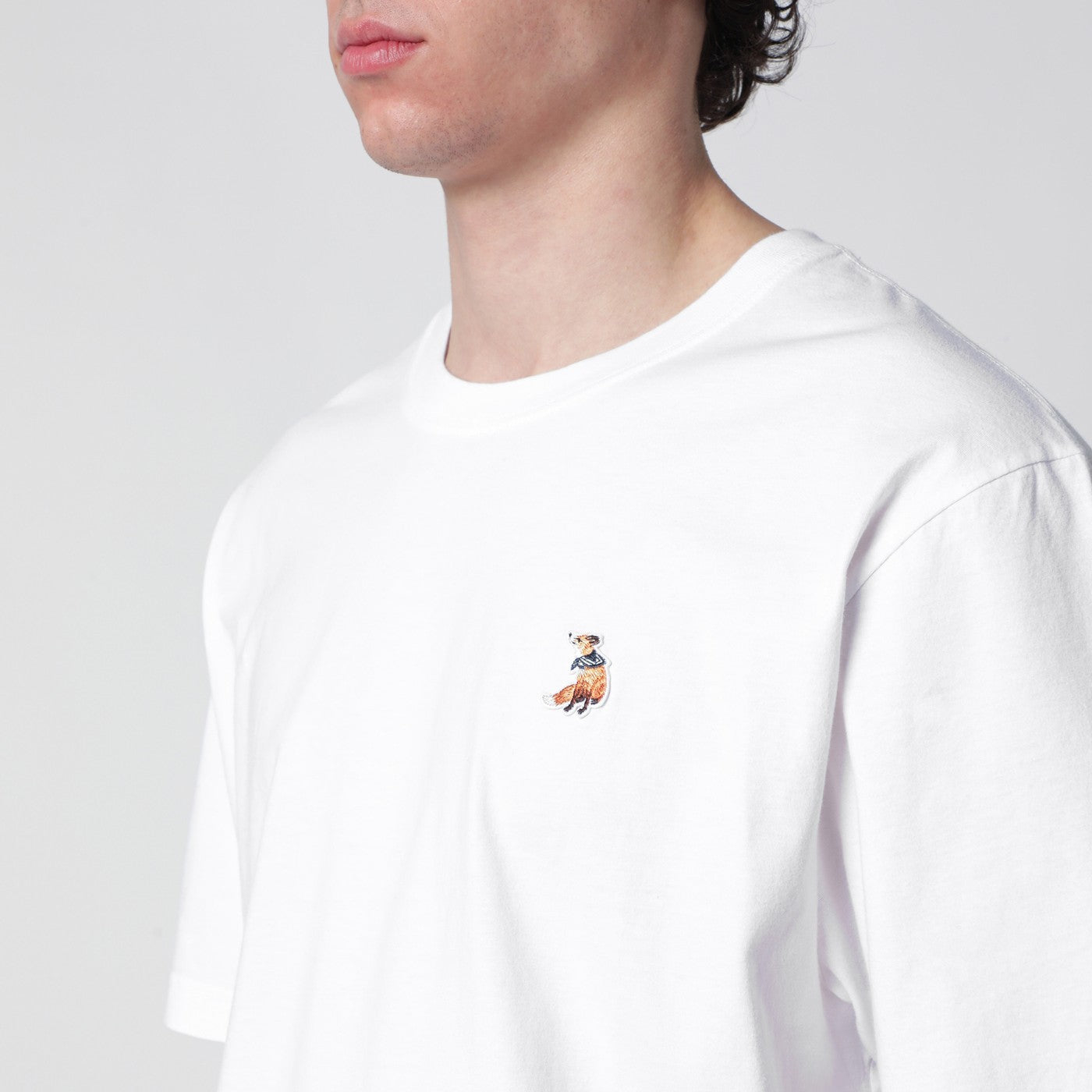 [MAISON KITSUNE] T-shirts Short Sleeve SS26 QM00102KJ7026