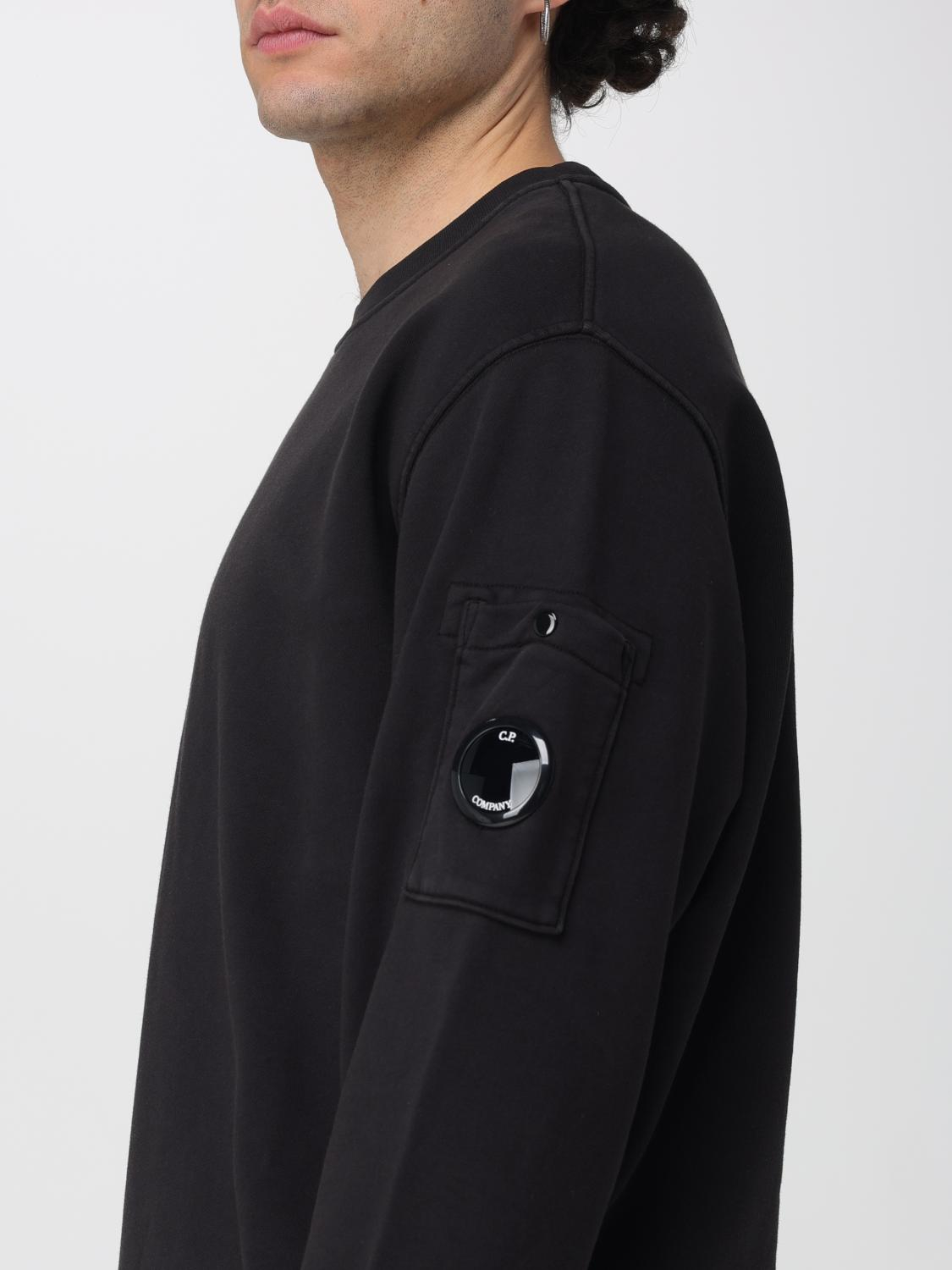 [C.P. Company] Sweatshirt SS26 20CMSS036A110044G 999