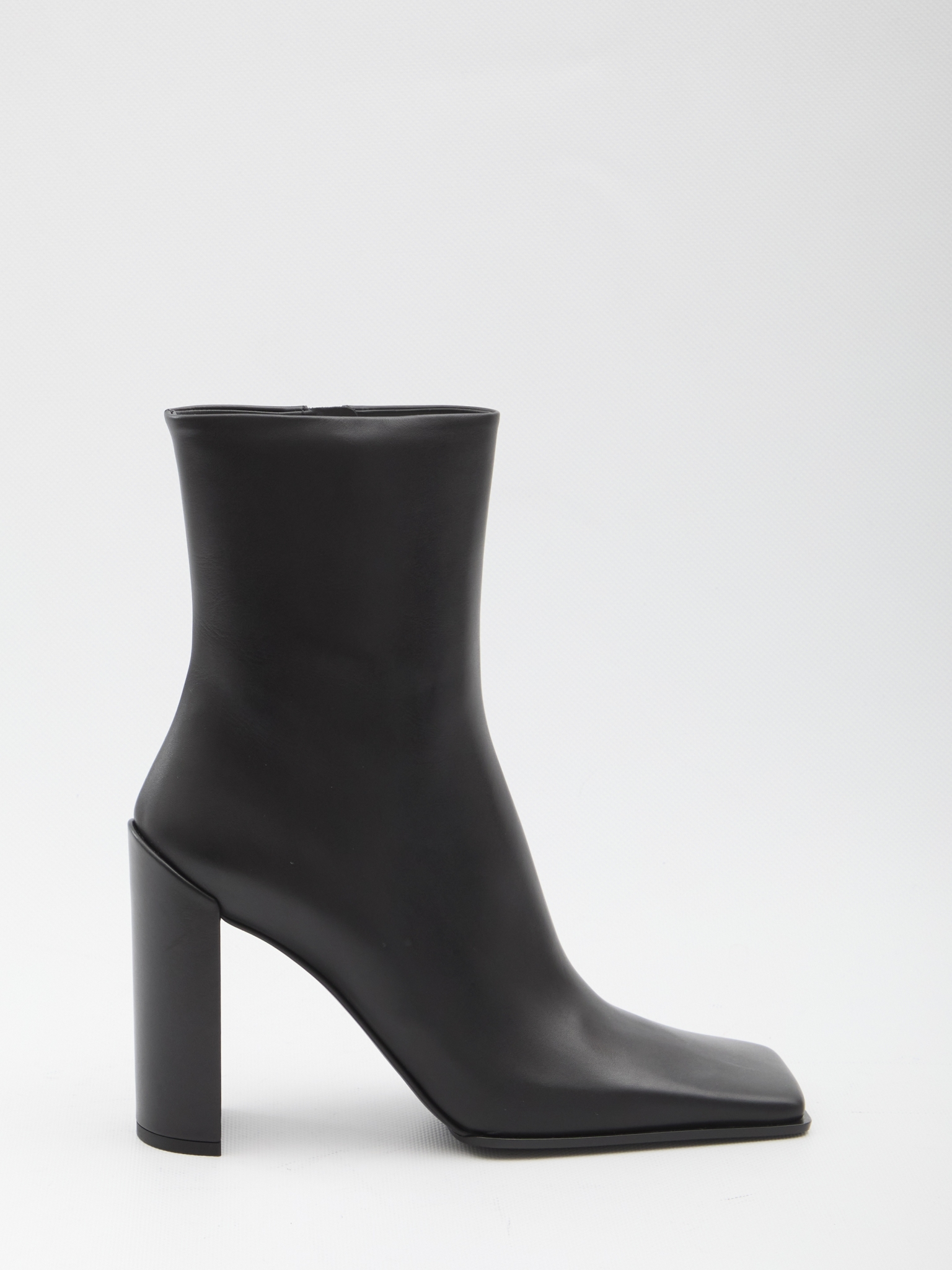 [Alaia] Ankle Boots FW25 AA3O2009I052__999