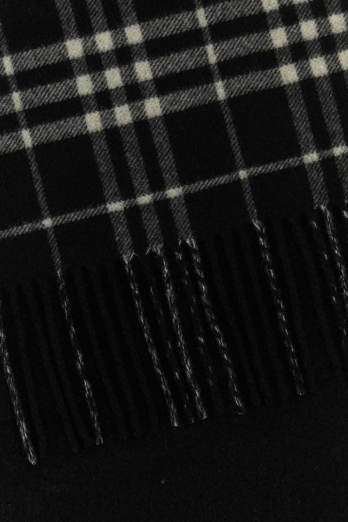 [Burberry] Scarf FW26 8094741 C1343