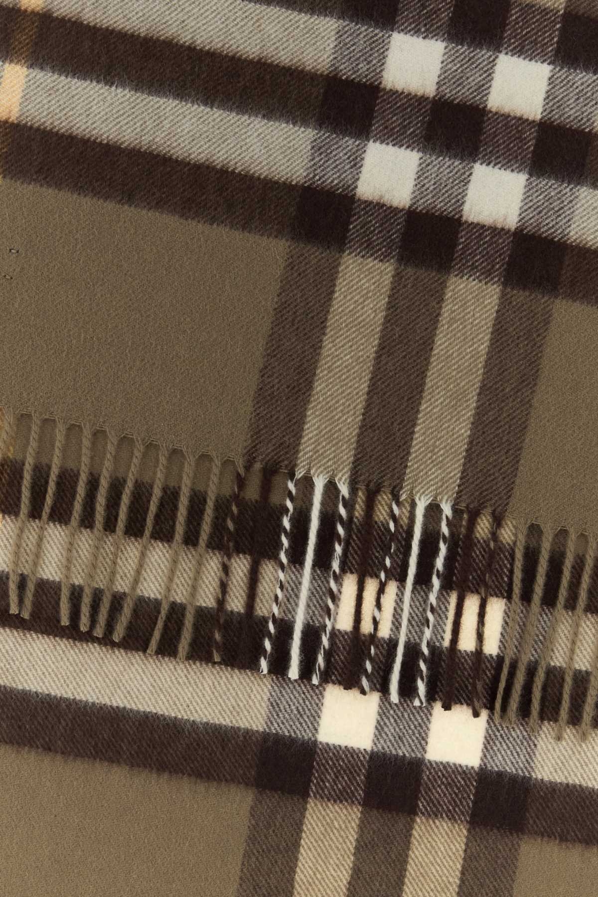 [Burberry] Scarf FW26 8112647 C3264