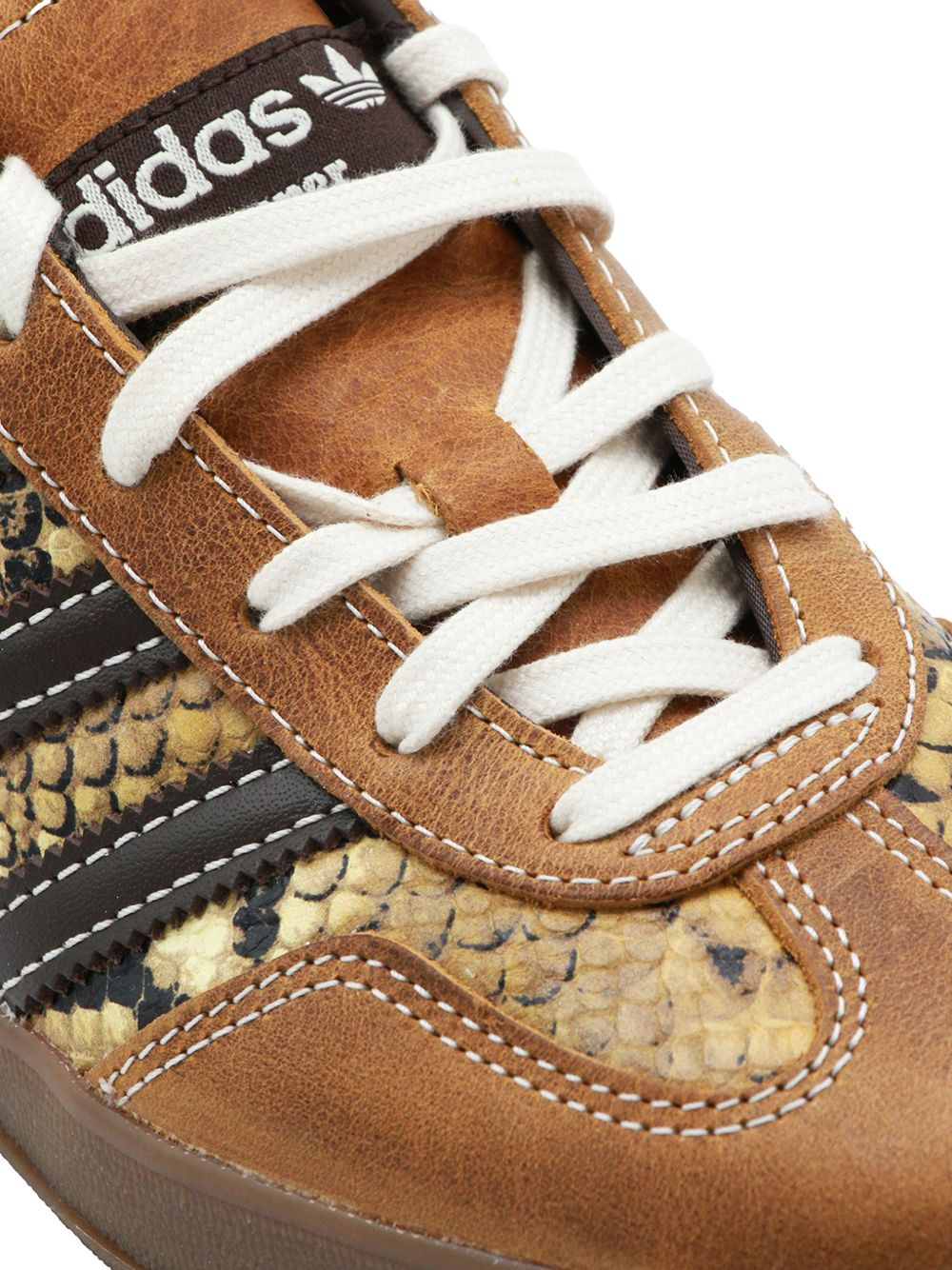 [Wales Bonner] Sneakers SS26 KK3641DRUST/WHITE/BURGUNDY