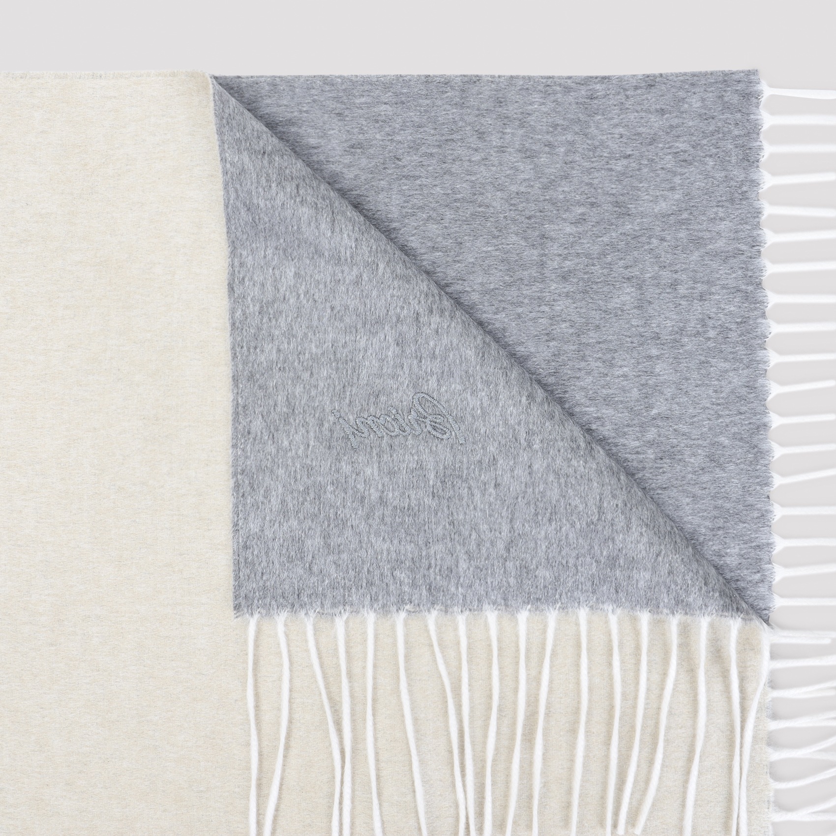 [BRIONI] Scarf FW26 O3IE00.OE6324