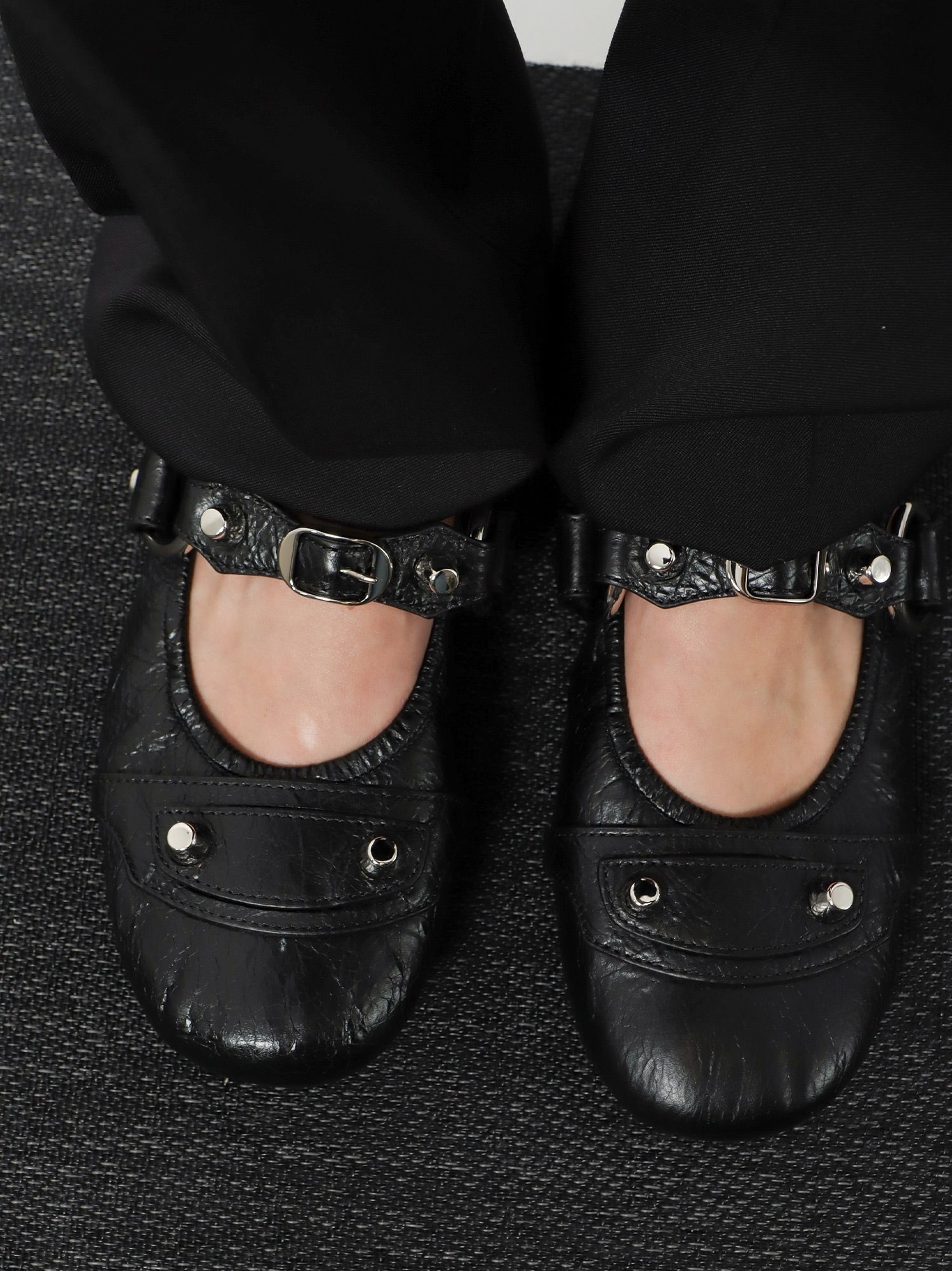 [Balenciaga] Flat shoes FW26 828095WAD4Y1080