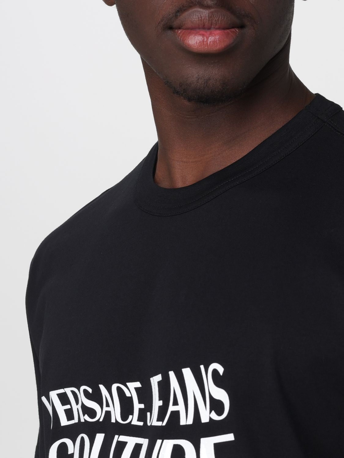 [VERSACE JEANS COUTURE] T-shirts Short Sleeve SS26 80GAHE04CJ00E 899