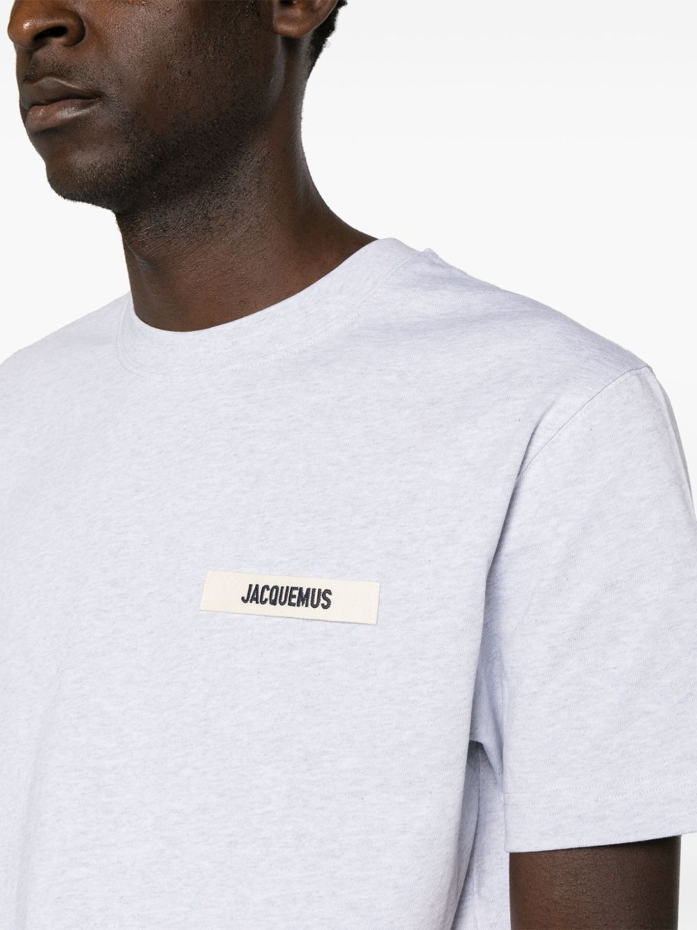 [JACQUEMUS] T-shirts Short Sleeve FW26 TSM00133AJ00226 950