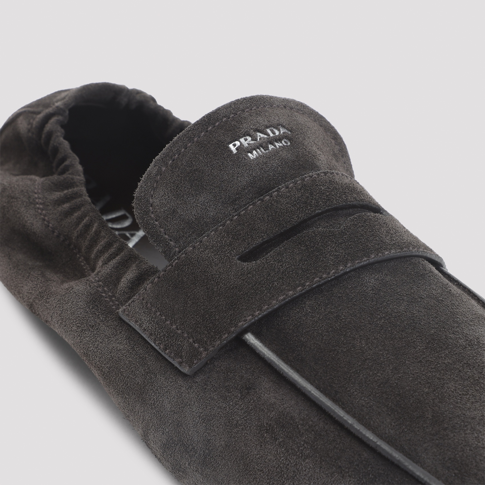 [Prada] Loafer FW26 2DG158FG012.054